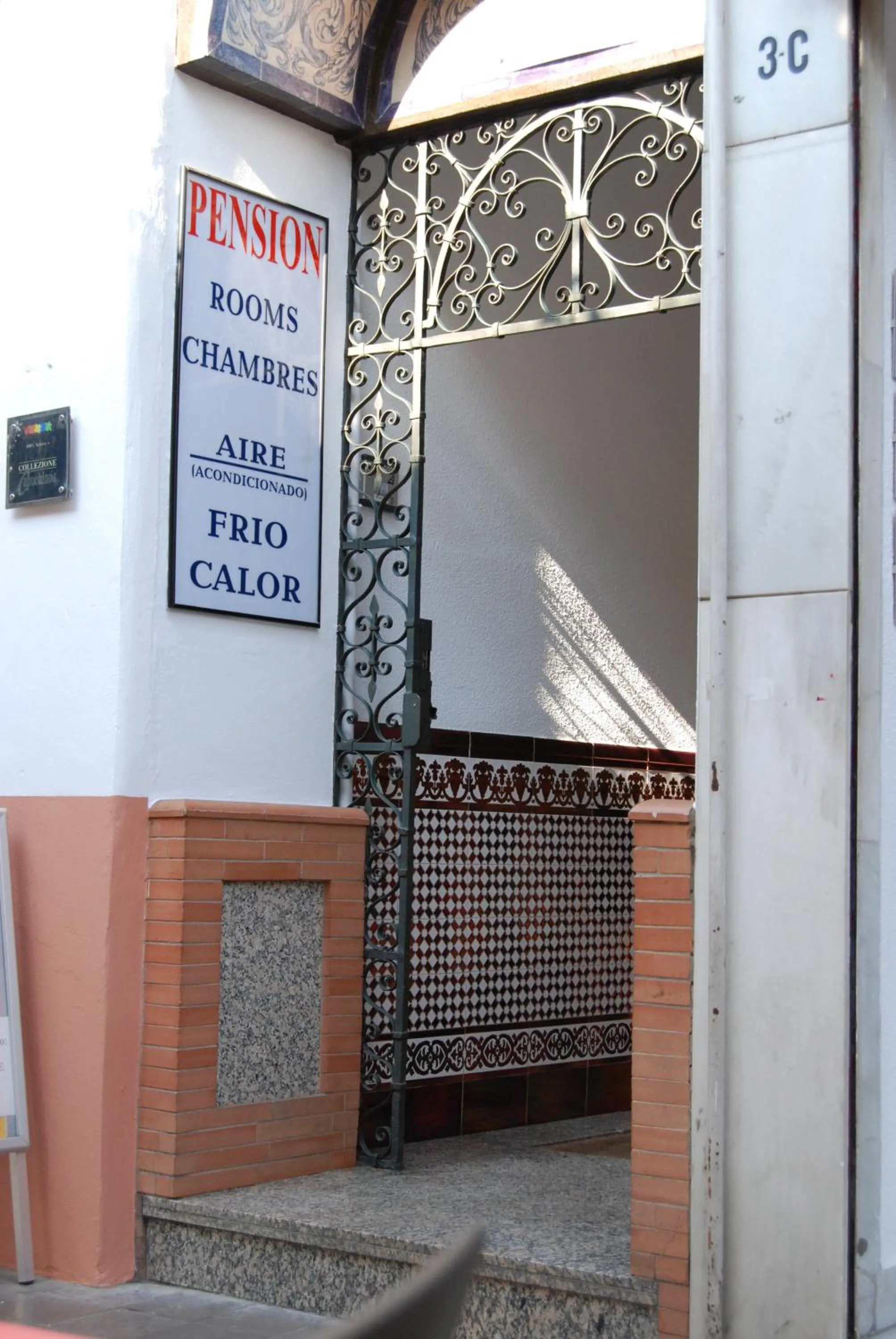 Facade/entrance in Pensión Dulces Sueños
