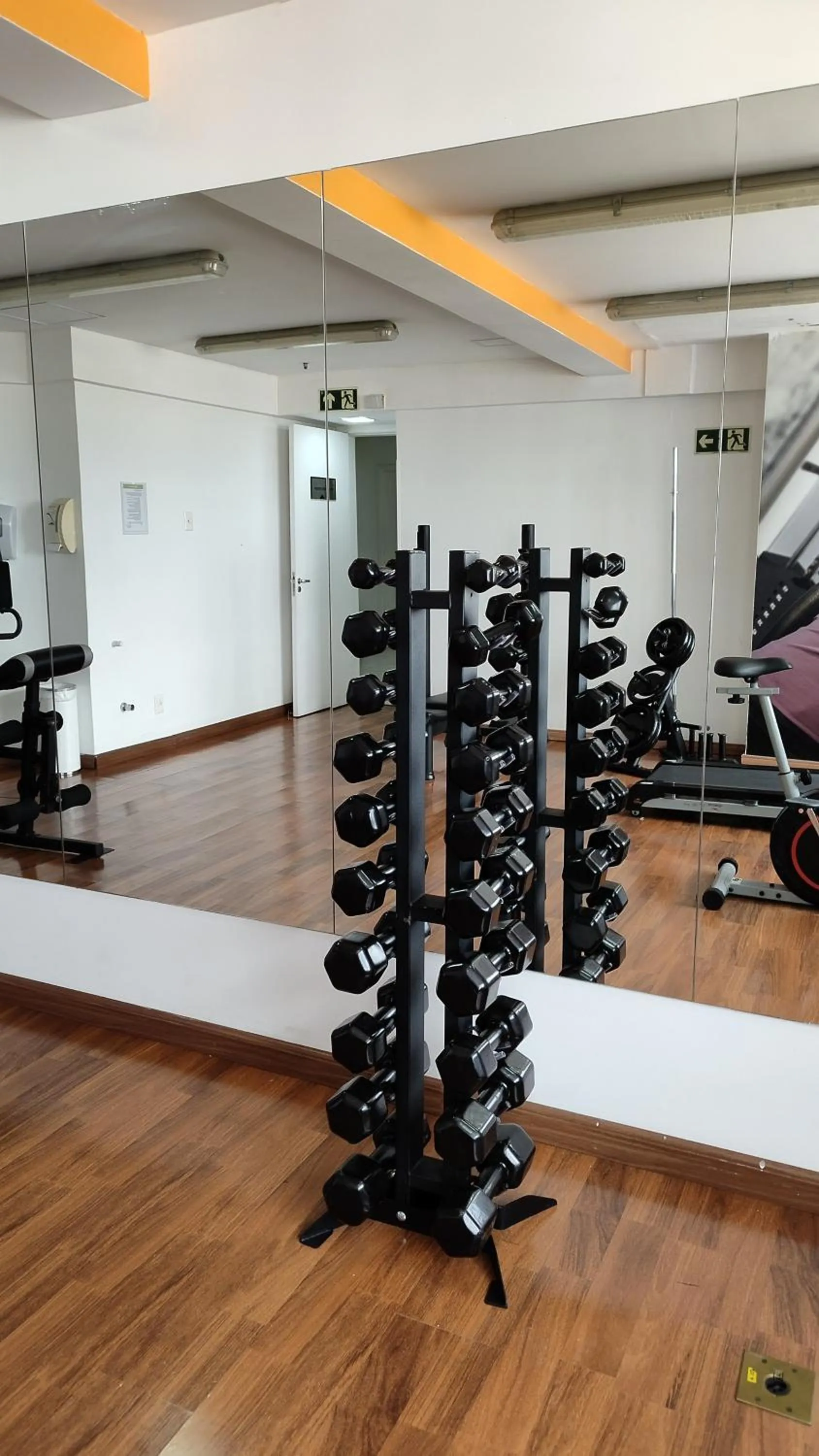 Fitness centre/facilities in Hotel Nacional Inn Porto Alegre - by Nacional Inn - Próximo à Arena do Grêmio, Parque Harmonia e Réveillon na Orla do Guaíba