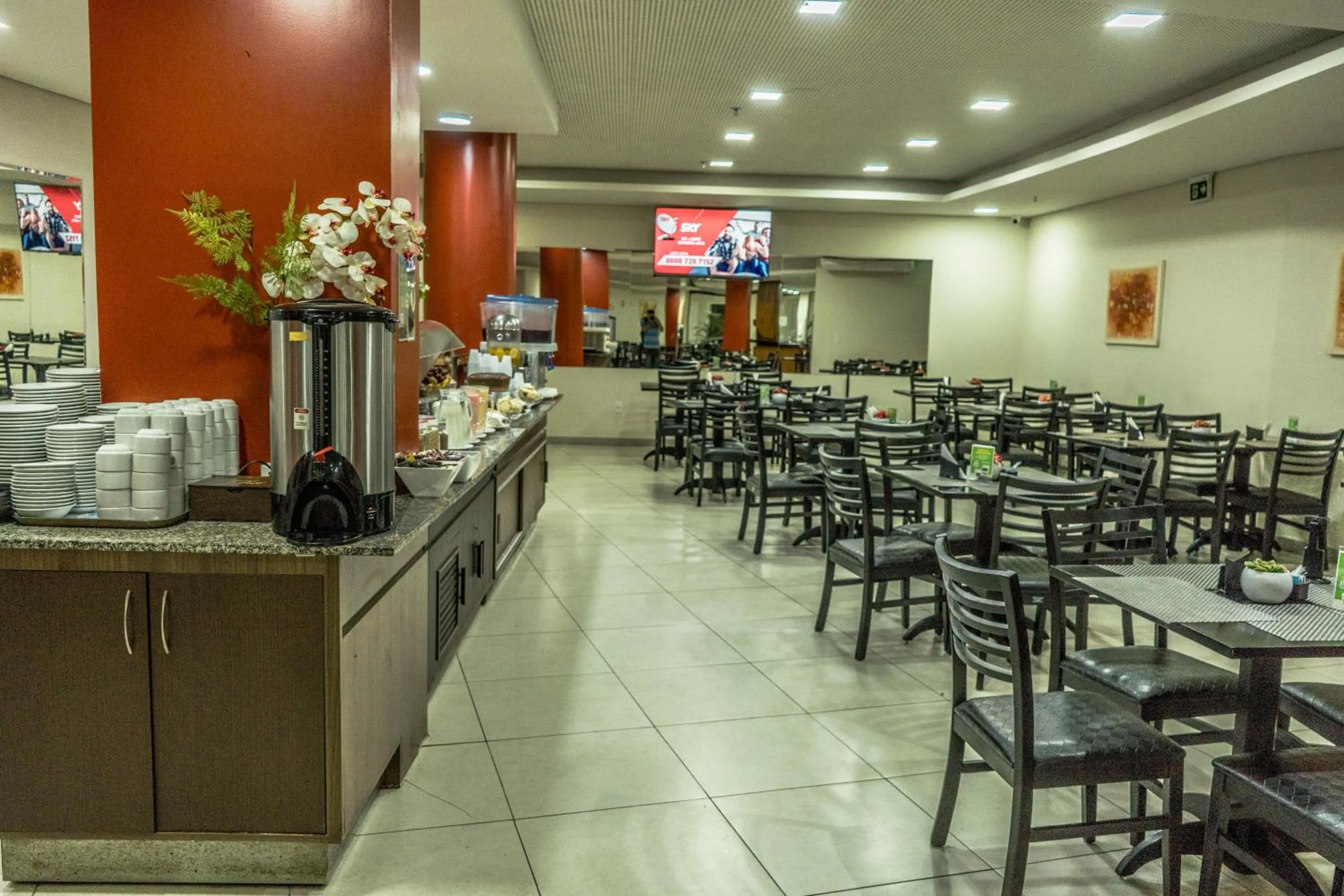 Buffet breakfast in Hotel Nacional Inn Porto Alegre - by Nacional Inn - Próximo à Arena do Grêmio, Parque Harmonia e Réveillon na Orla do Guaíba