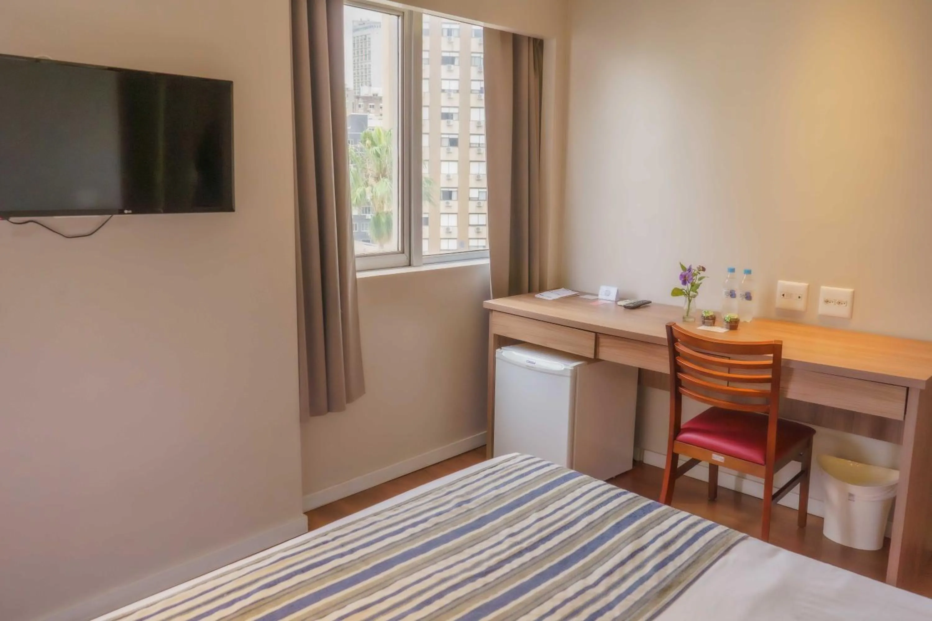 Bedroom, Bed in Hotel Nacional Inn Porto Alegre - by Nacional Inn - Próximo à Arena do Grêmio, Parque Harmonia e Réveillon na Orla do Guaíba