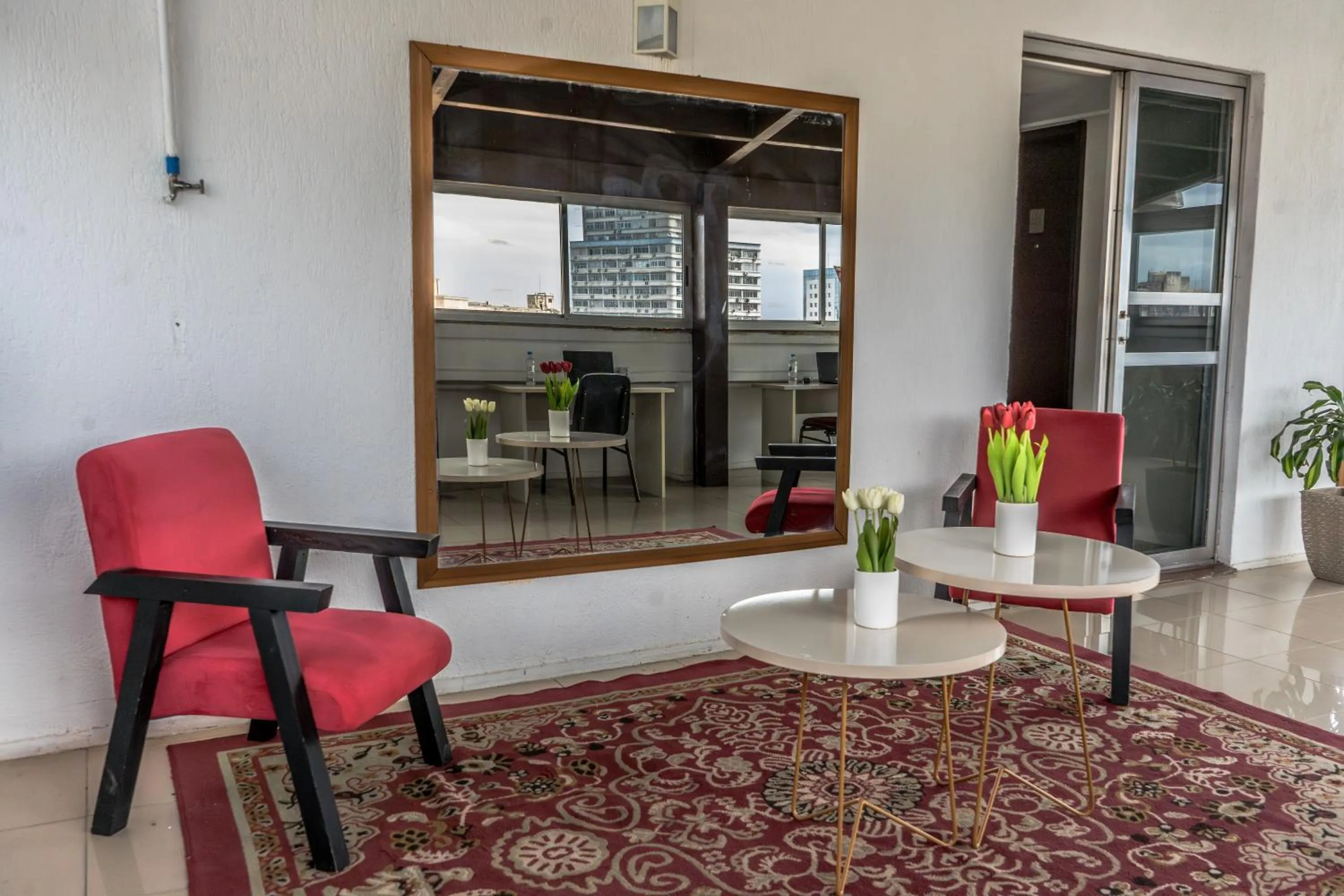 Living room in Hotel Nacional Inn Porto Alegre - by Nacional Inn - Próximo à Arena do Grêmio, Parque Harmonia e Réveillon na Orla do Guaíba