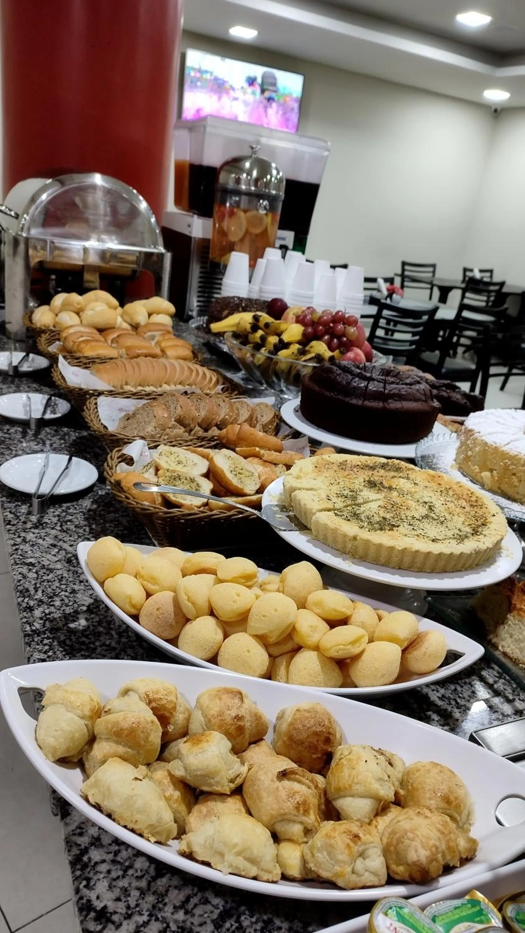 Buffet breakfast in Hotel Nacional Inn Porto Alegre - by Nacional Inn - Próximo à Arena do Grêmio, Parque Harmonia e Réveillon na Orla do Guaíba