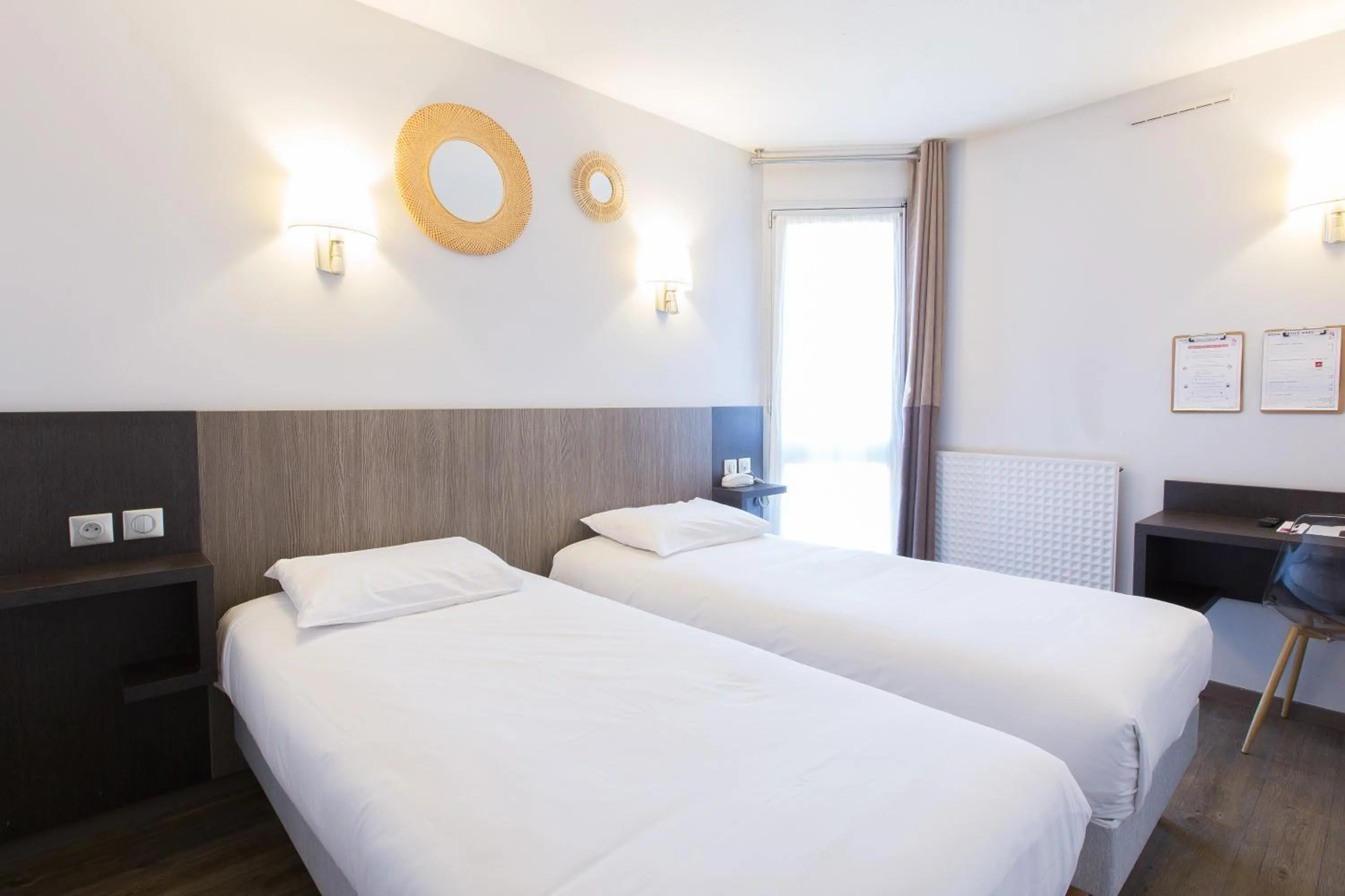 Bedroom, Bed in Hotel Gascogne