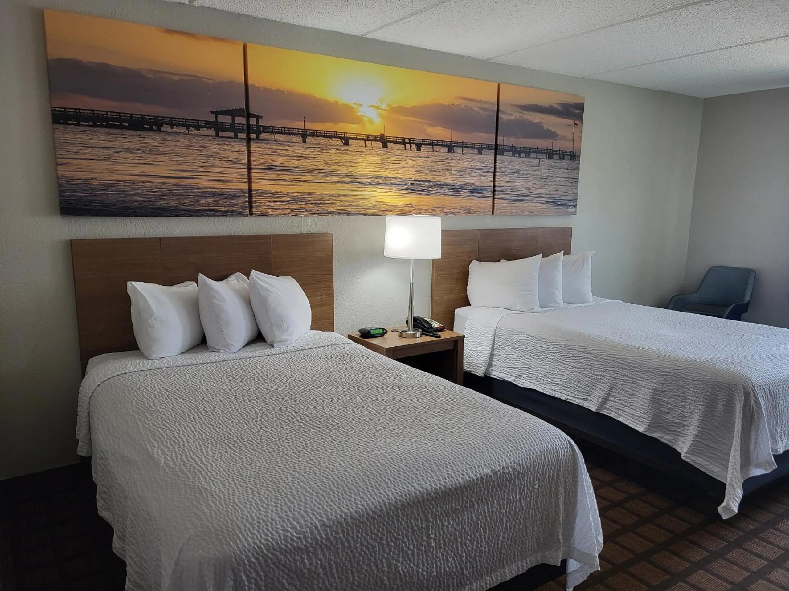 Bed in Days Inn & Suites by Wyndham Laredo