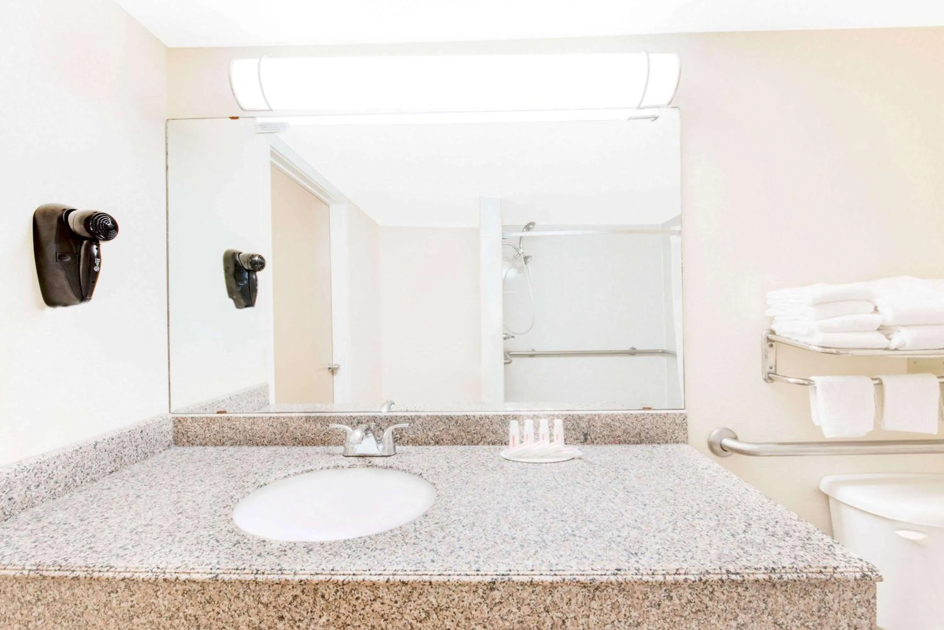 Photo of the whole room in Days Inn & Suites by Wyndham Laredo