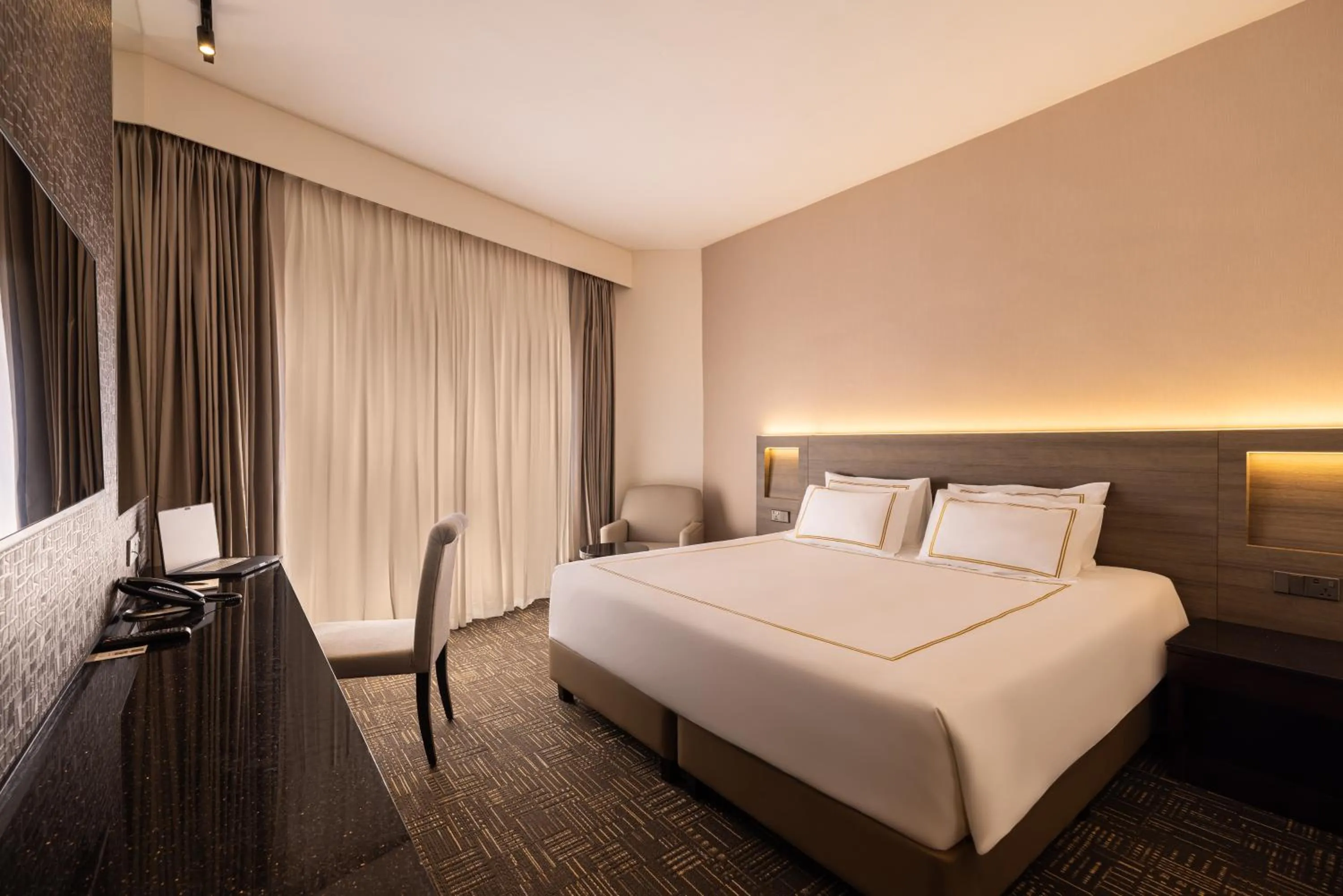 Premier Double or Twin Room in Hotel Royal Queens