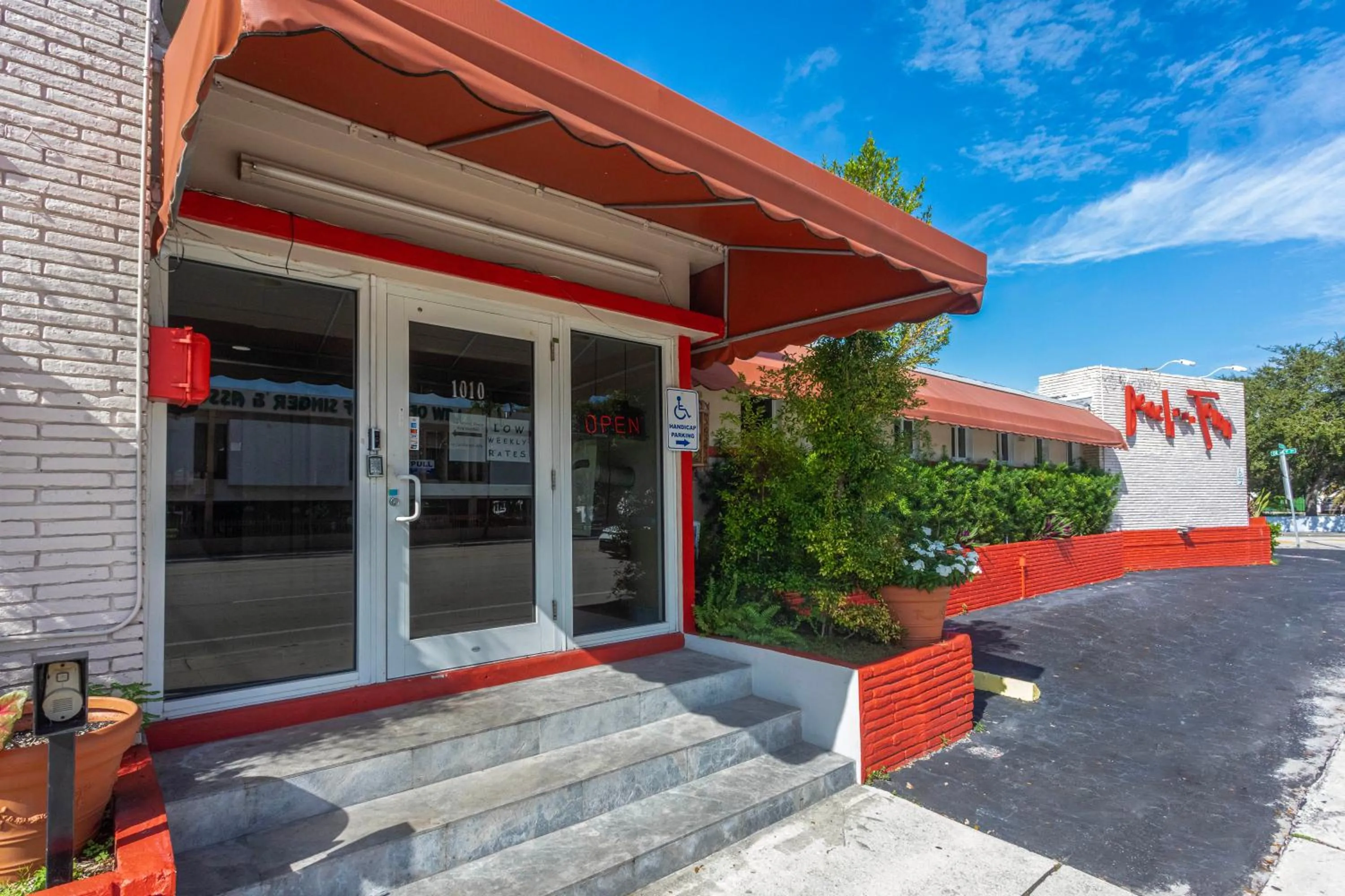 Beach and Town Motel