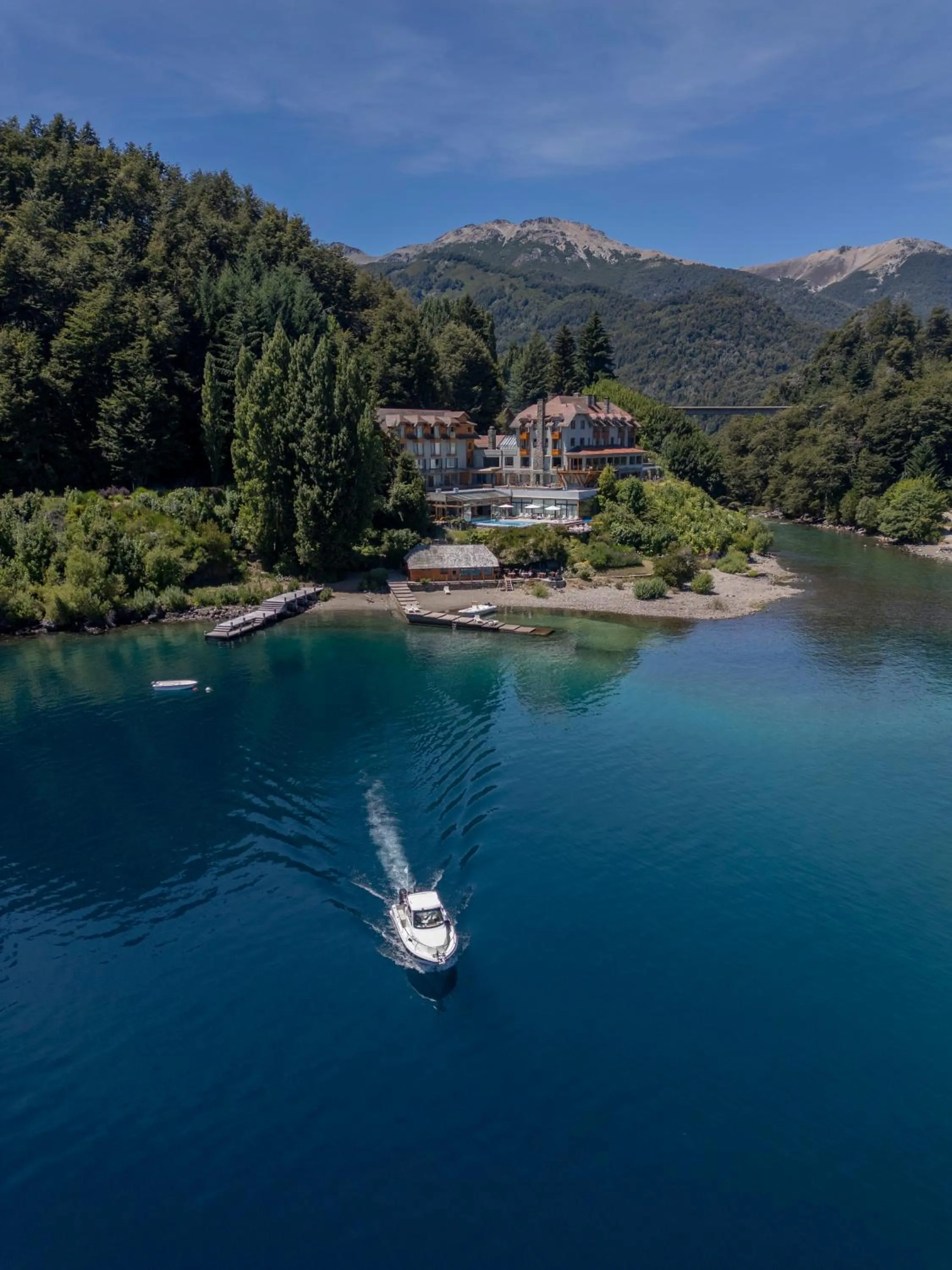 Property building in Correntoso Lake & River Hotel