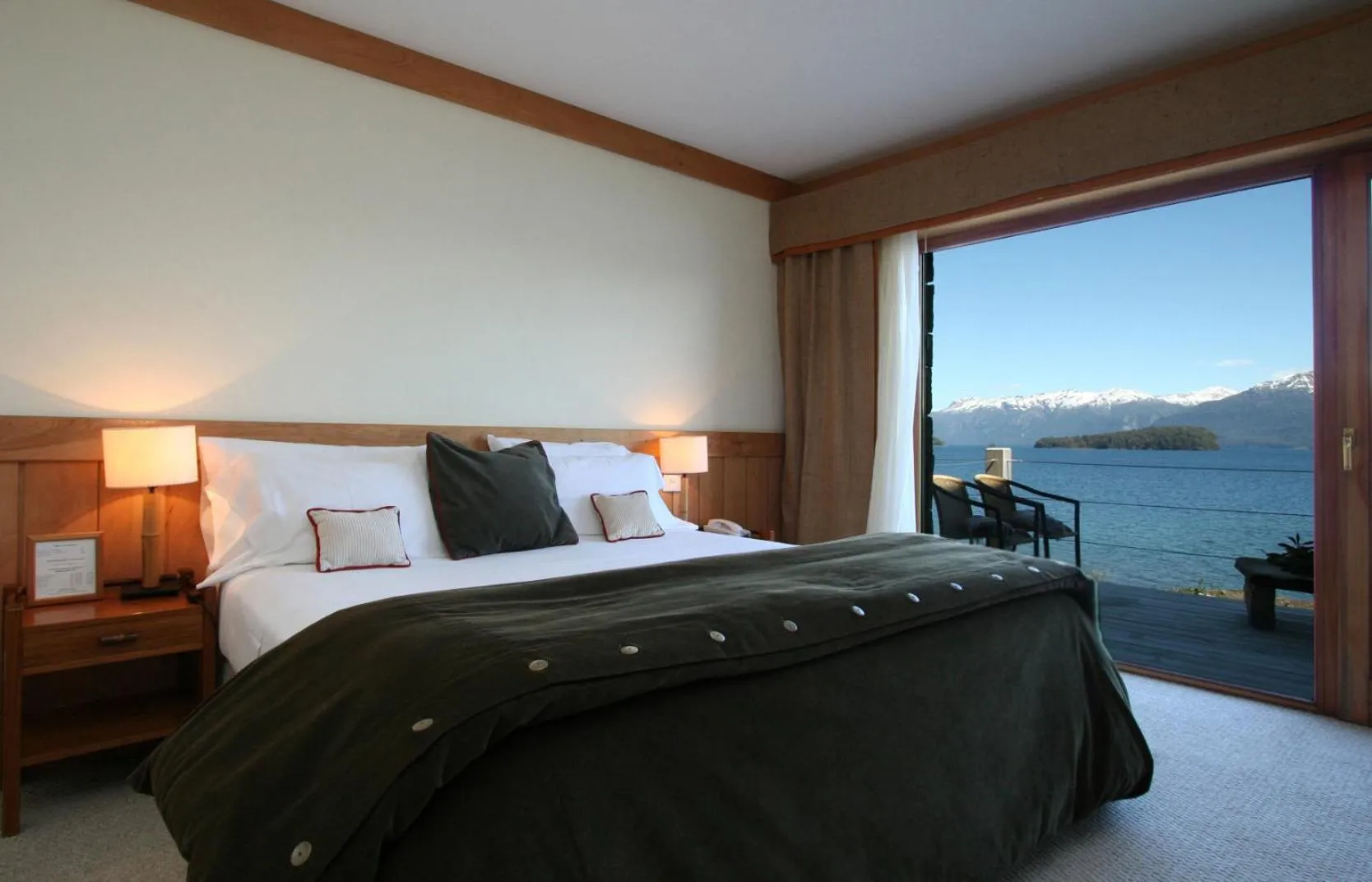 Bedroom, Bed in Correntoso Lake & River Hotel