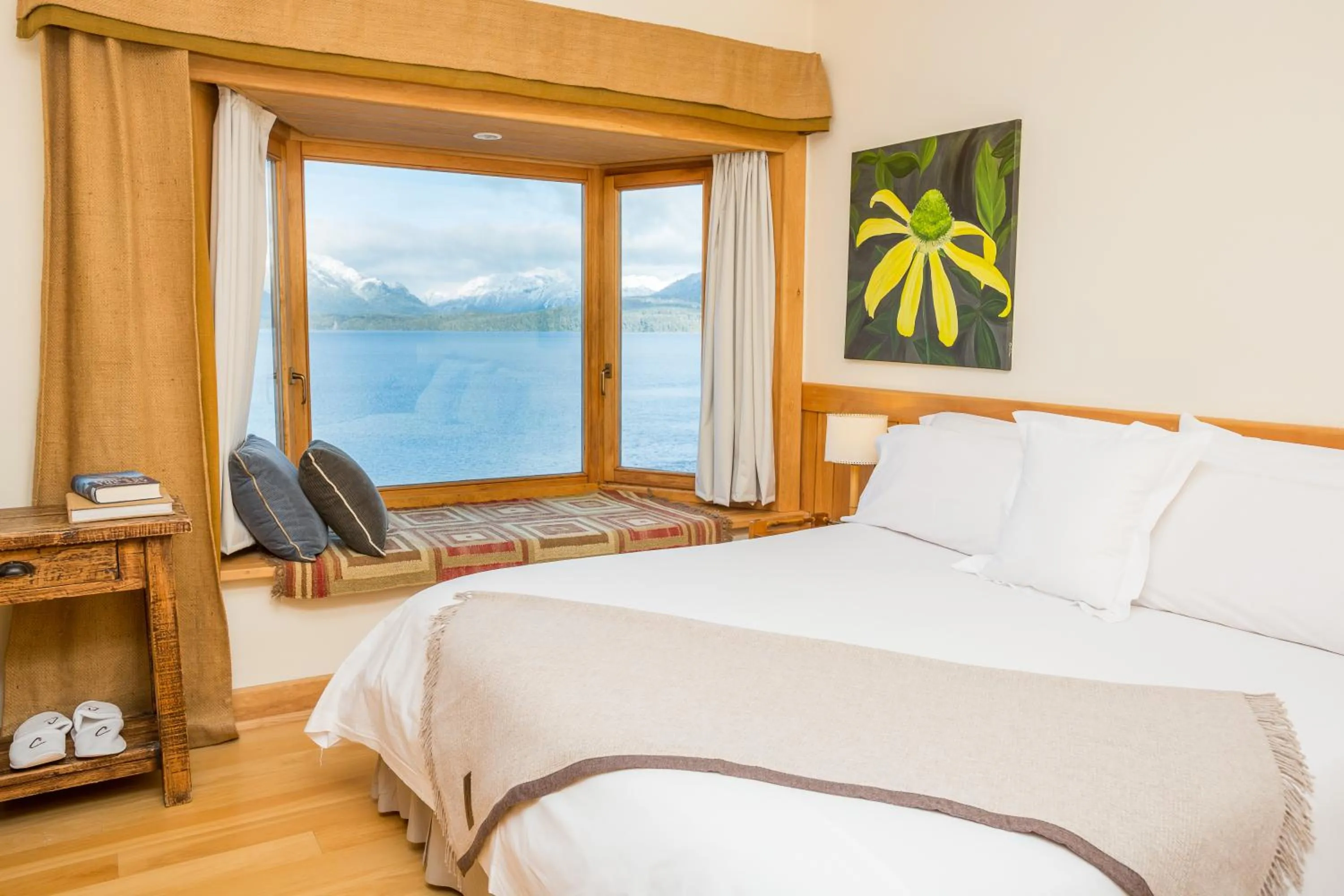 Lake view, Bed in Correntoso Lake & River Hotel