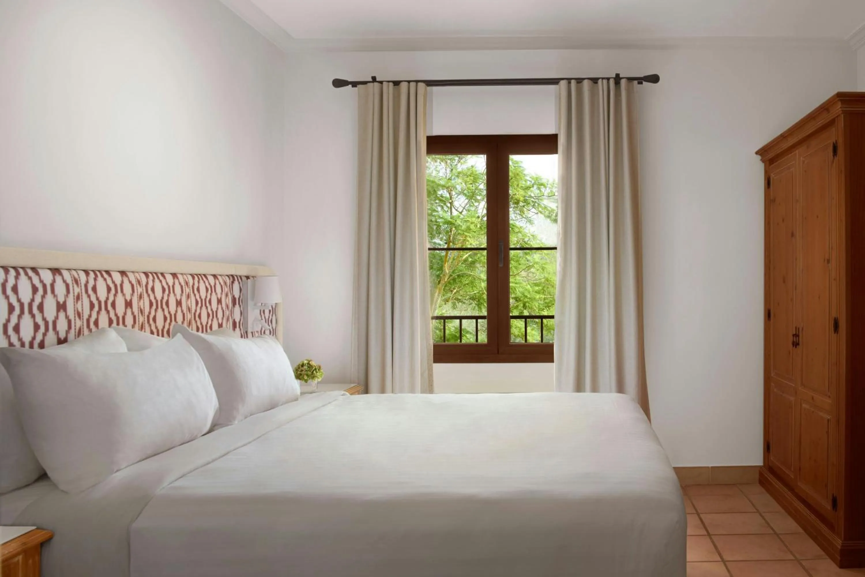 Bedroom, Bed in Marriott’s Club Son Antem