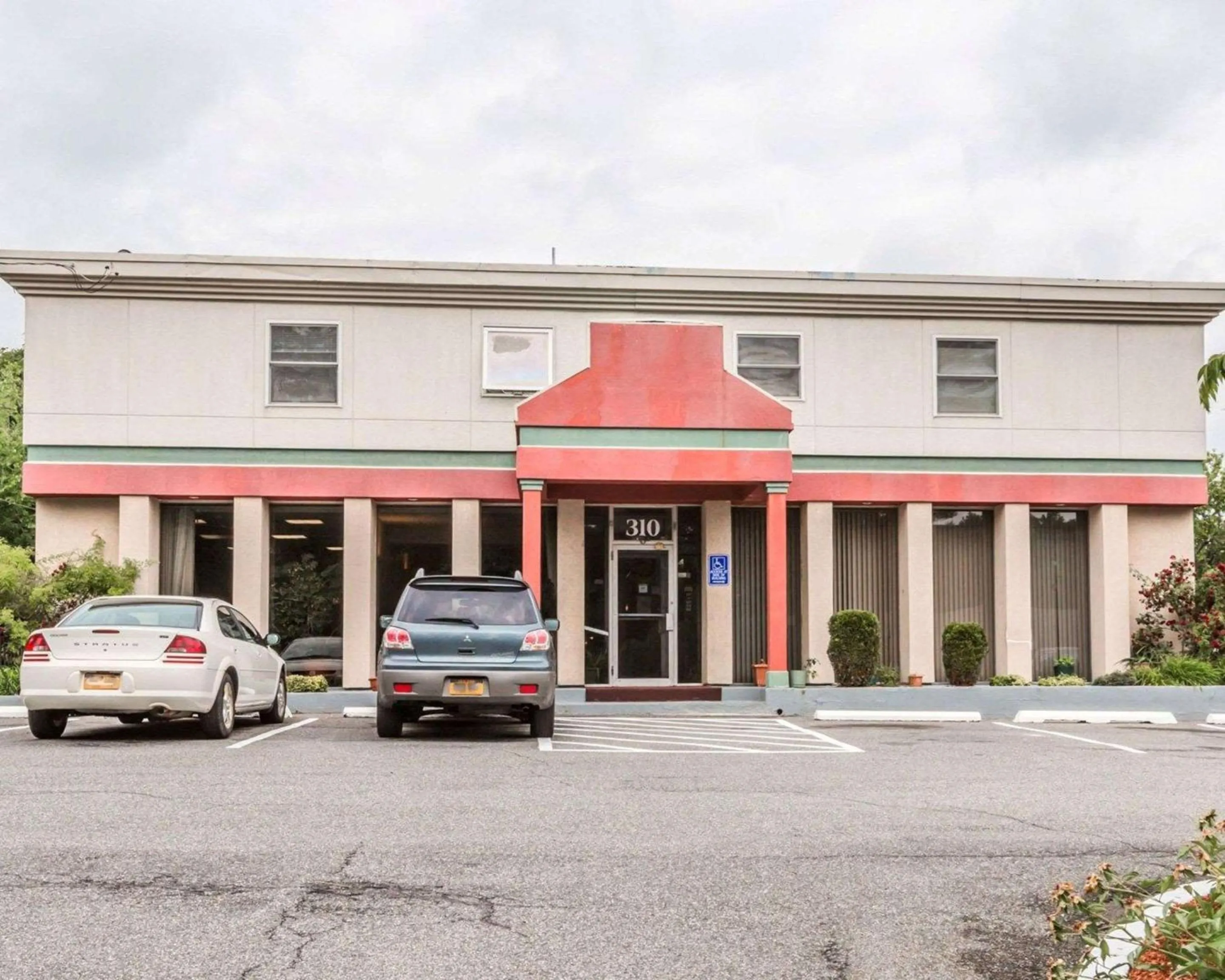Property Building in Econo Lodge Stewart International Airport