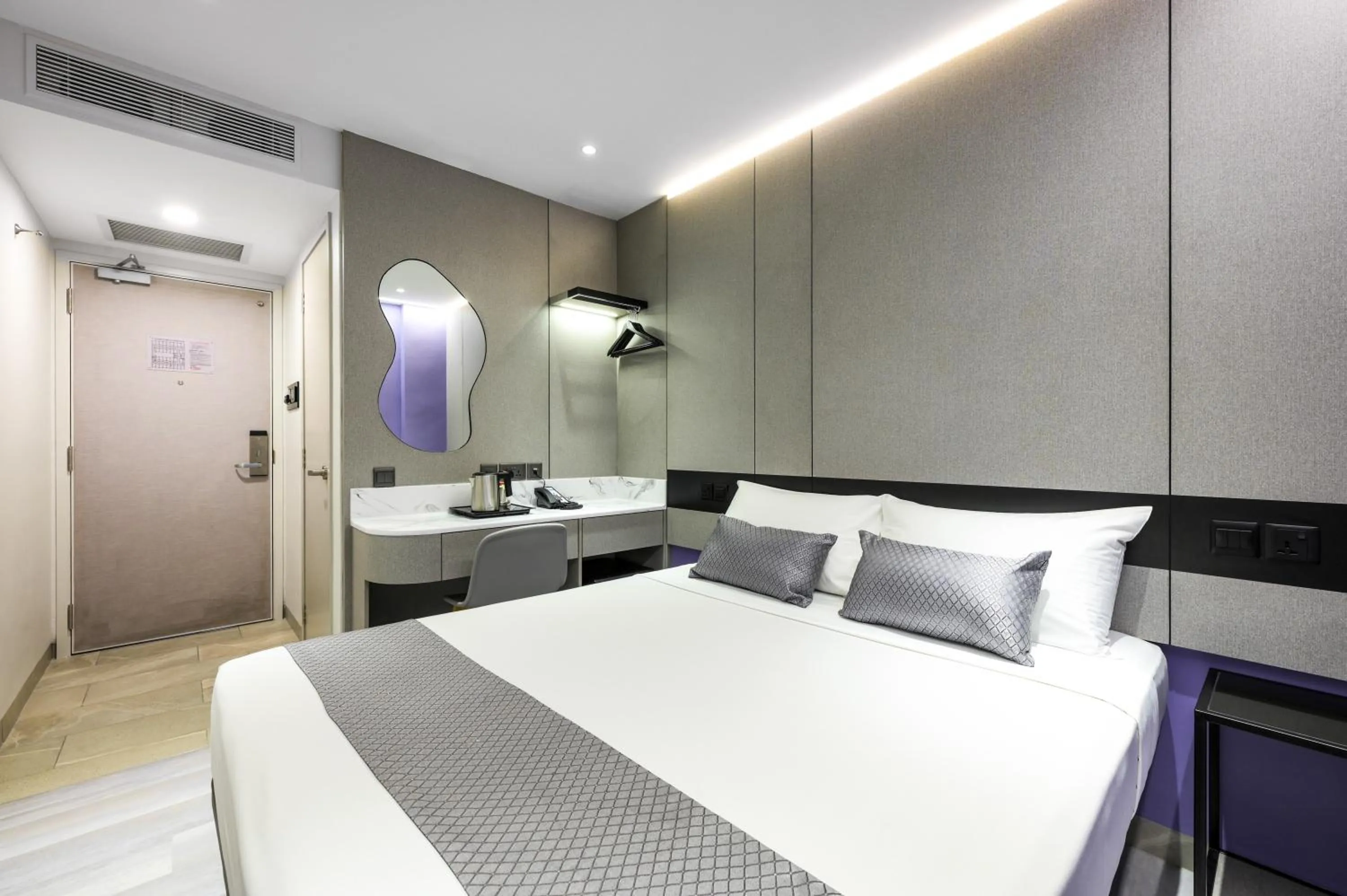 Bed in Hotel 81 Palace - NEWLY RENOVATED