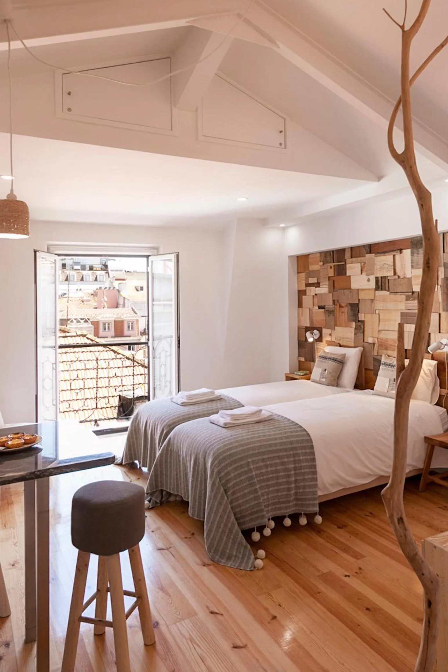 Bedroom in Bairro Alto Studio Apartments - by LU Holidays