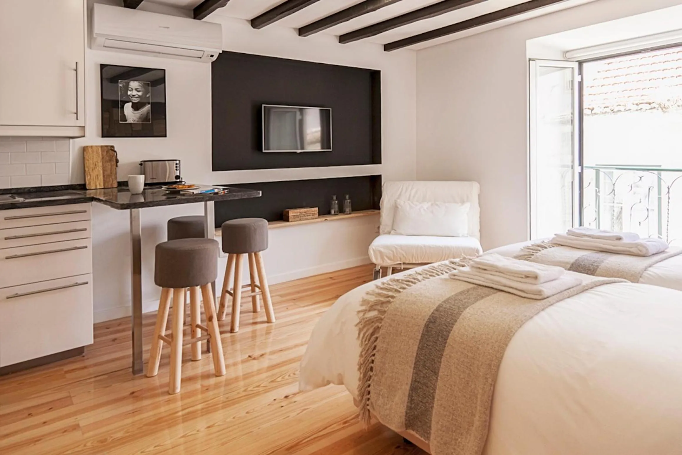 Bedroom in Bairro Alto Studio Apartments - by LU Holidays