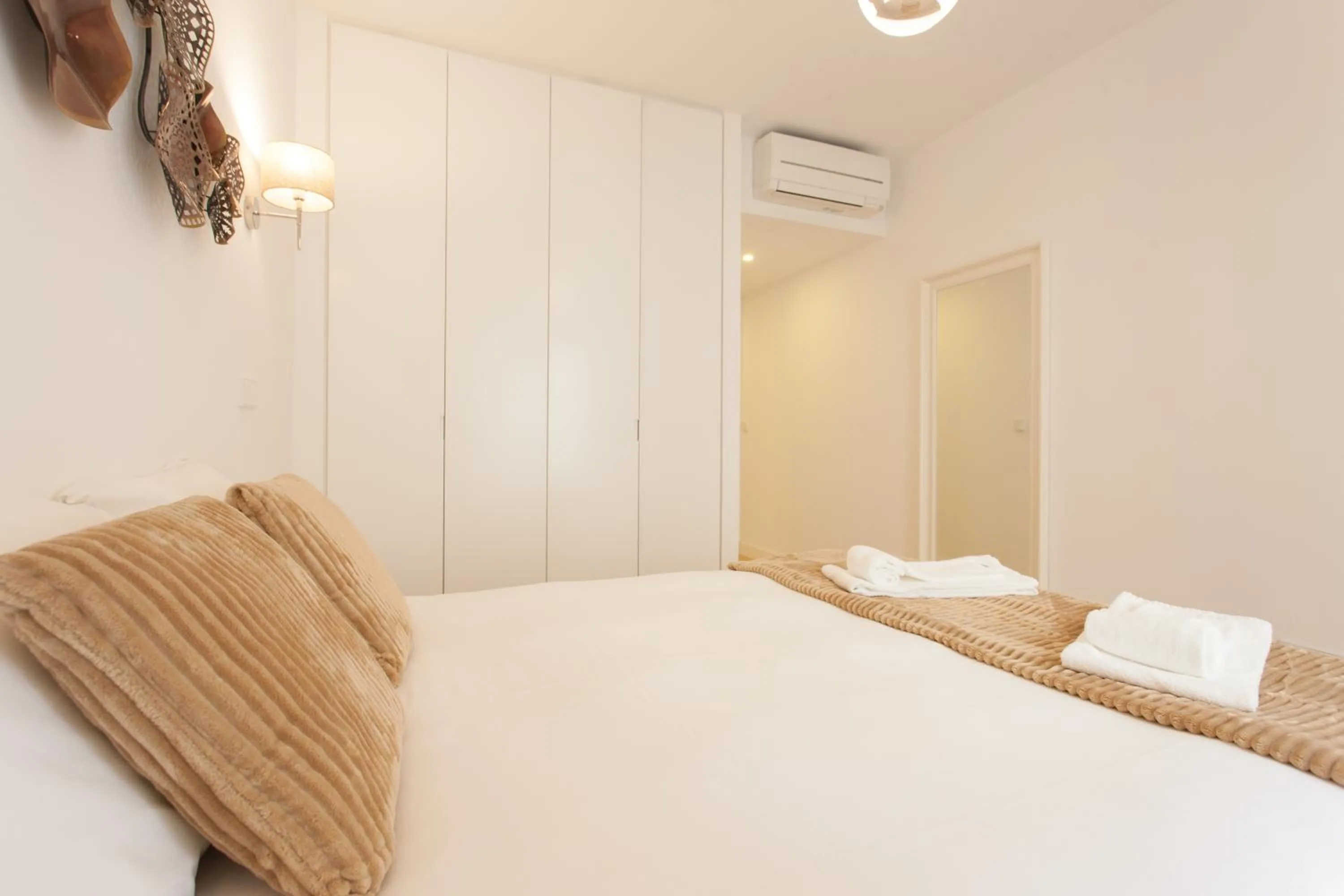 Bedroom, Bed in Mouraria Blue Three-Bedroom Apartment w/ Parking - by LU Holidays