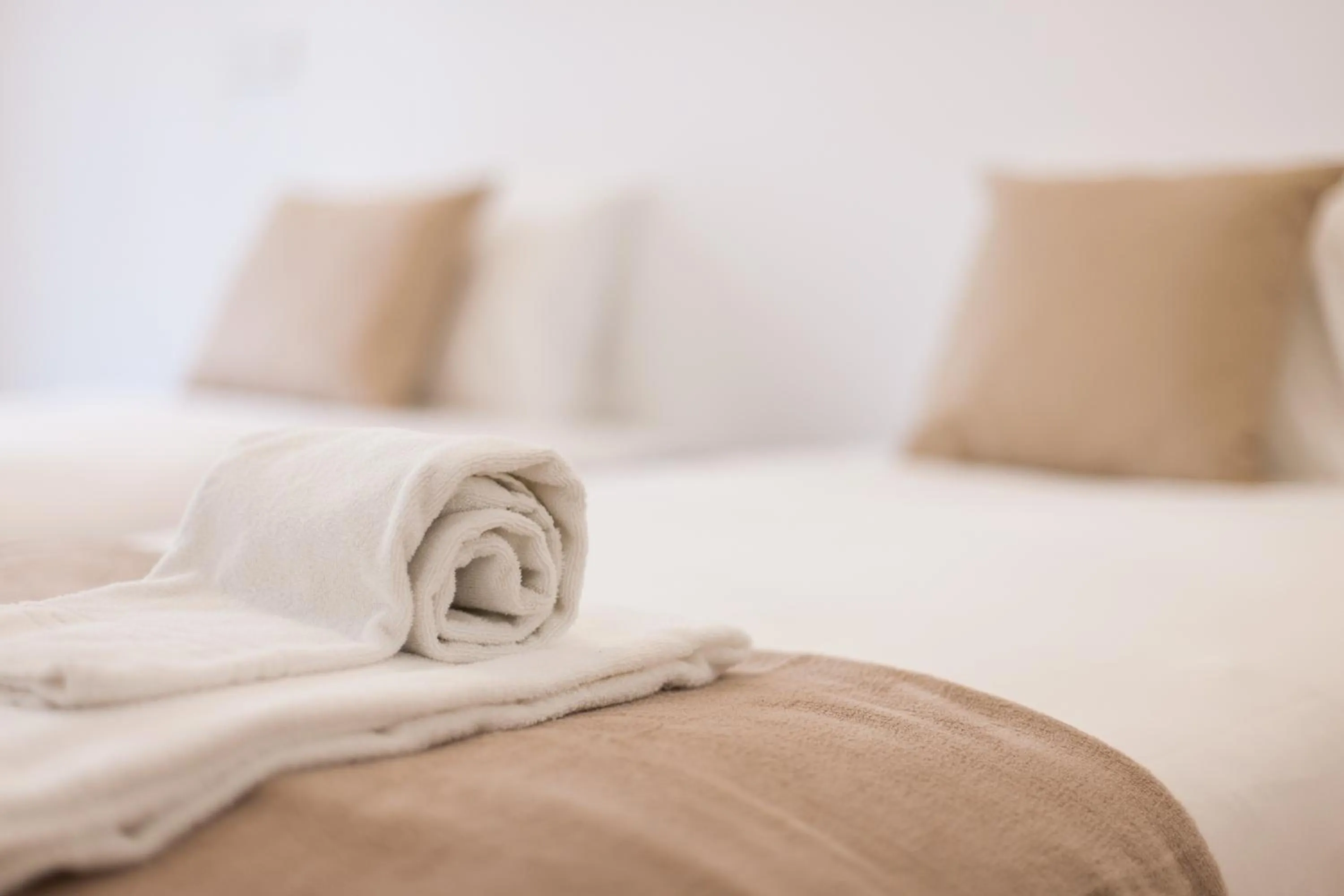 Decorative detail, Bed in Mouraria Blue Three-Bedroom Apartment w/ Parking - by LU Holidays