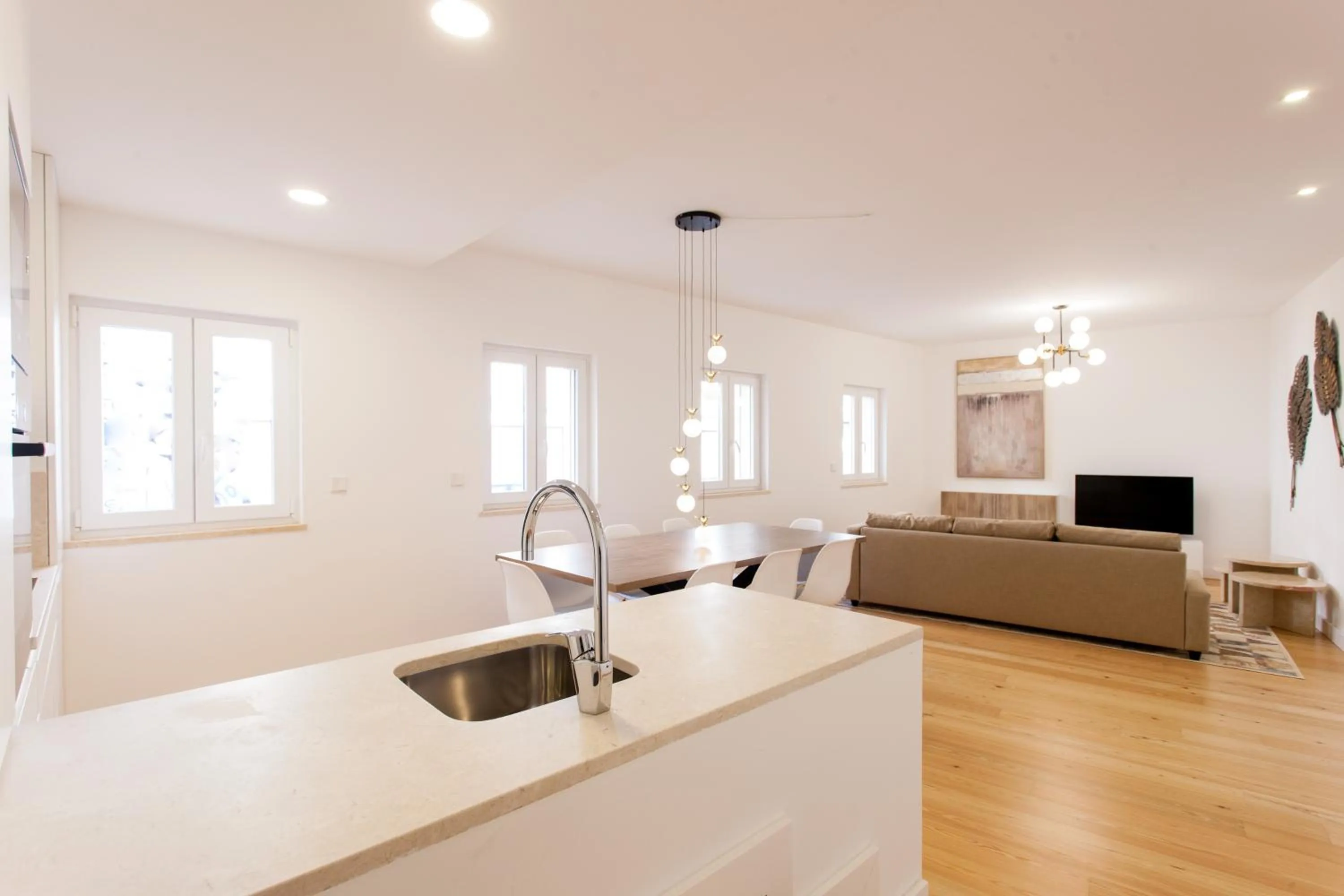 Kitchen or kitchenette in Mouraria Blue Three-Bedroom Apartment w/ Parking - by LU Holidays