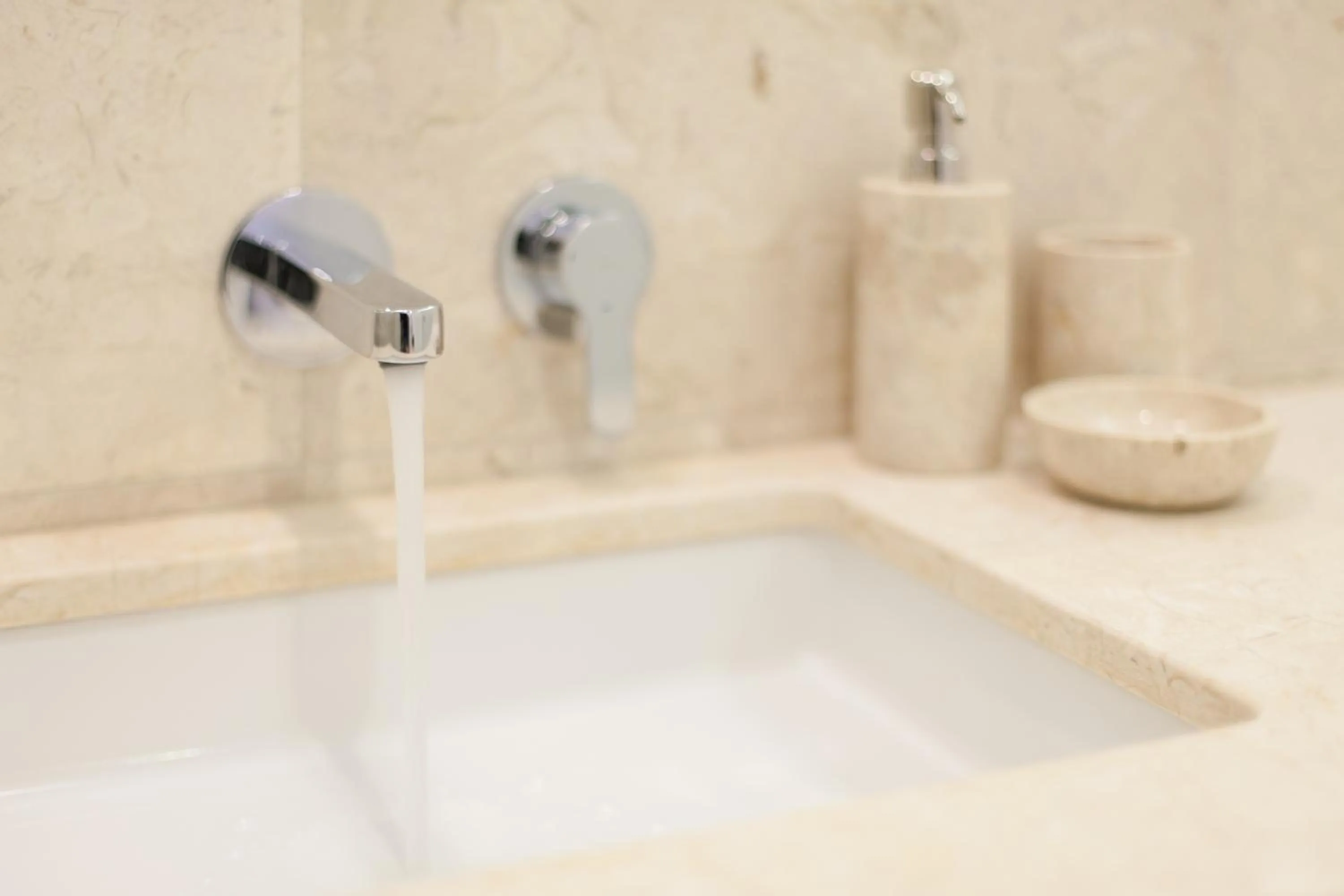 Bathroom in Mouraria Blue Three-Bedroom Apartment w/ Parking - by LU Holidays