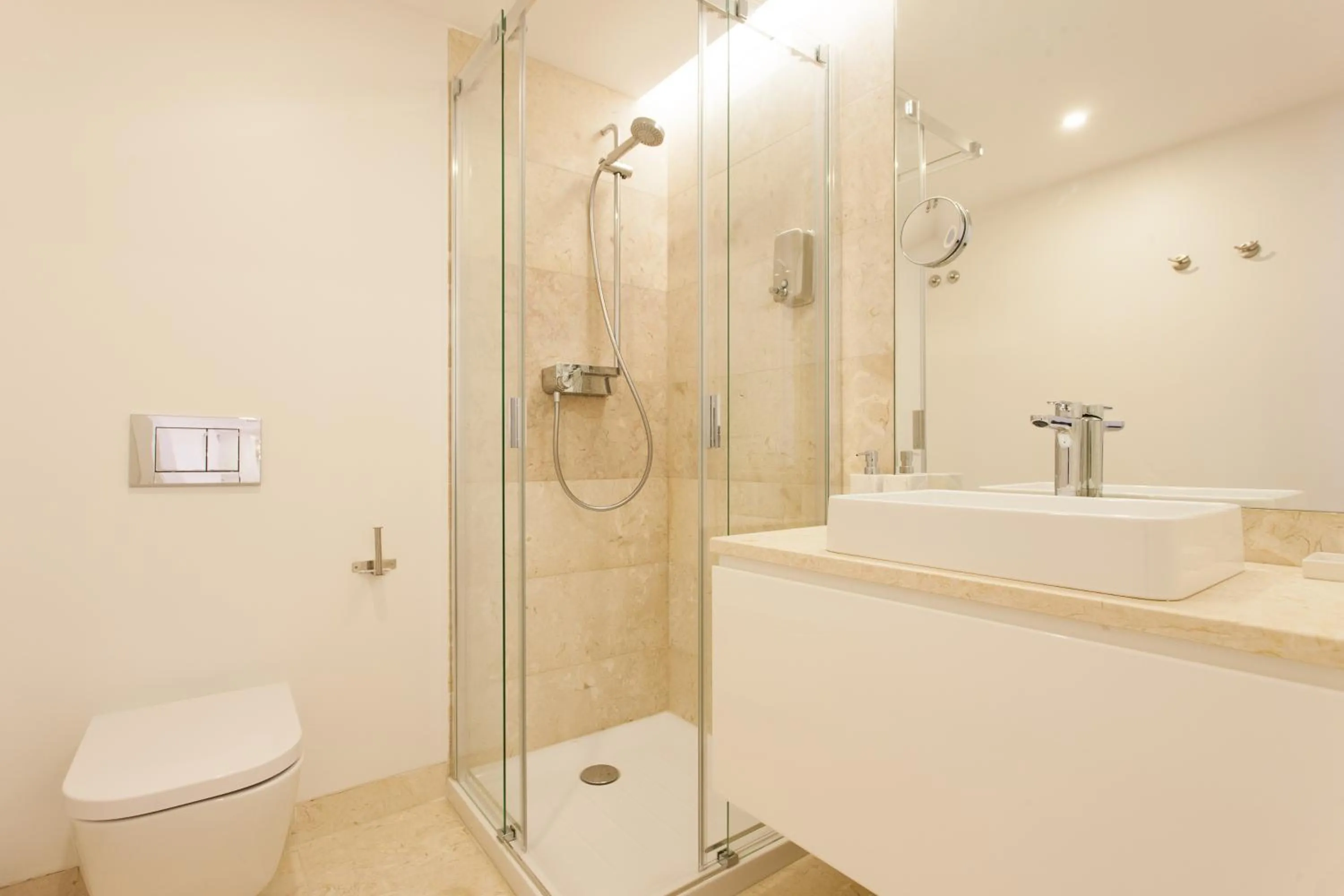 Bathroom in Mouraria Blue Three-Bedroom Apartment w/ Parking - by LU Holidays