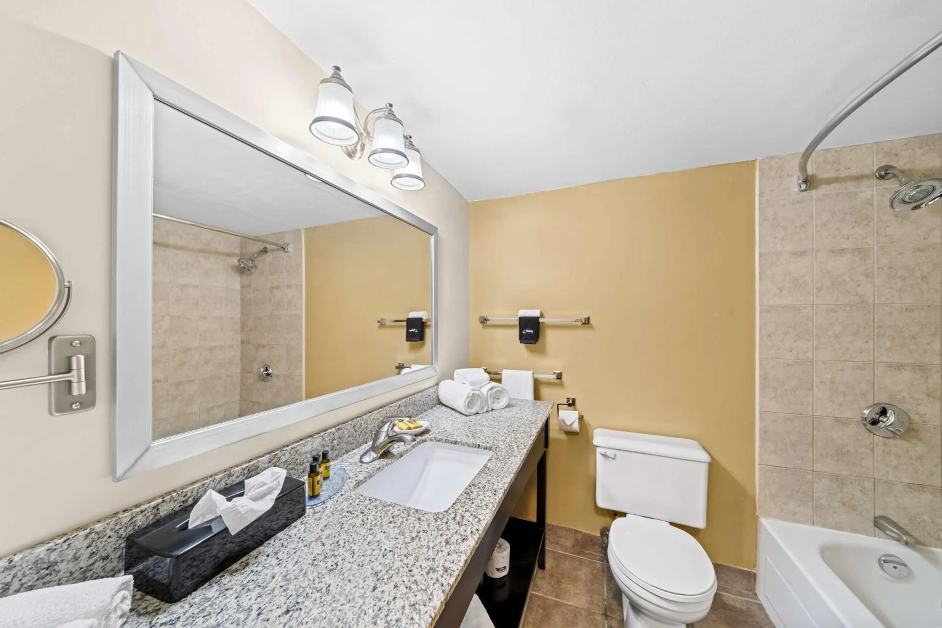 Bathroom in Best Western Plus Mariposa Inn & Conference Centre