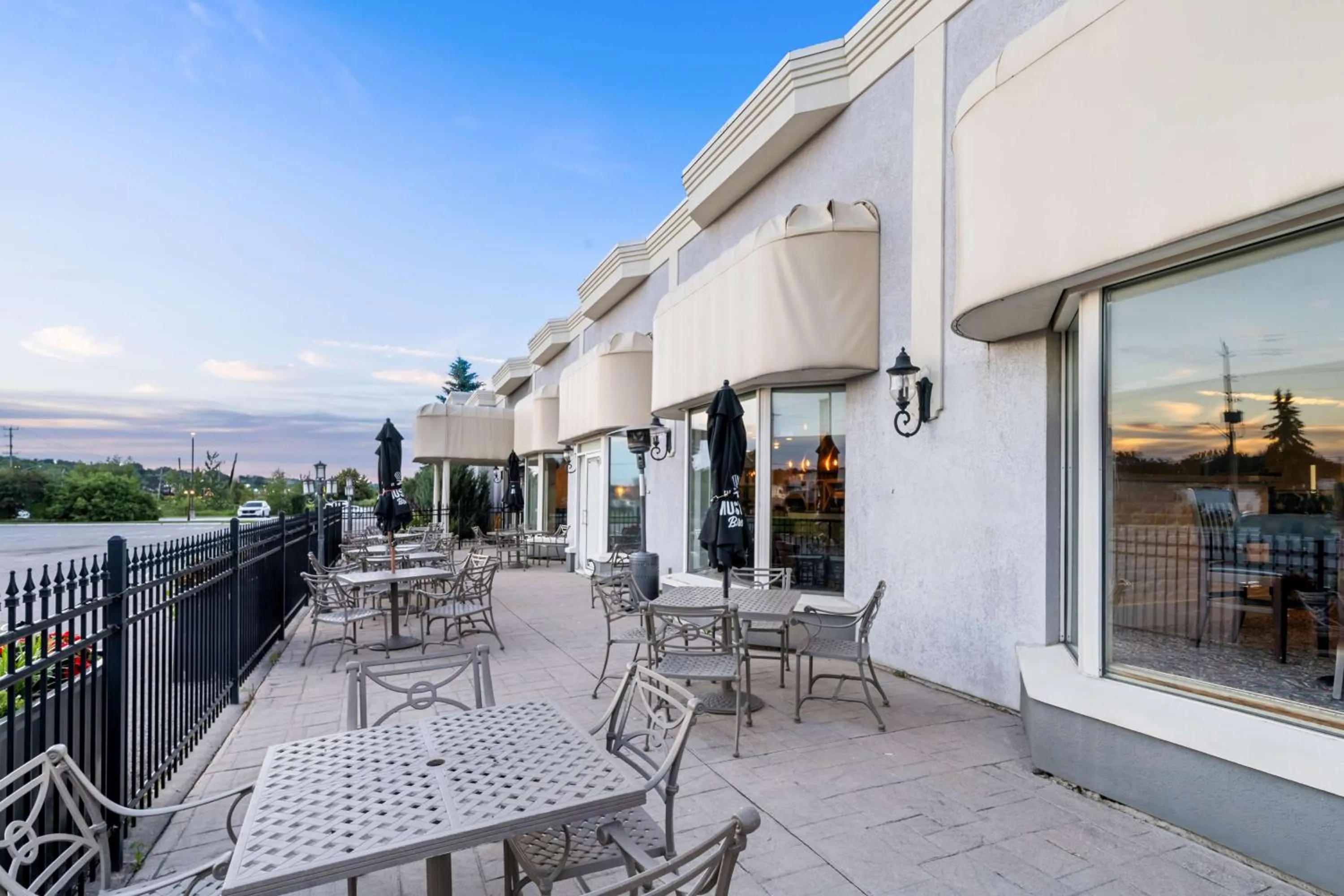 Property building in Best Western Plus Mariposa Inn & Conference Centre