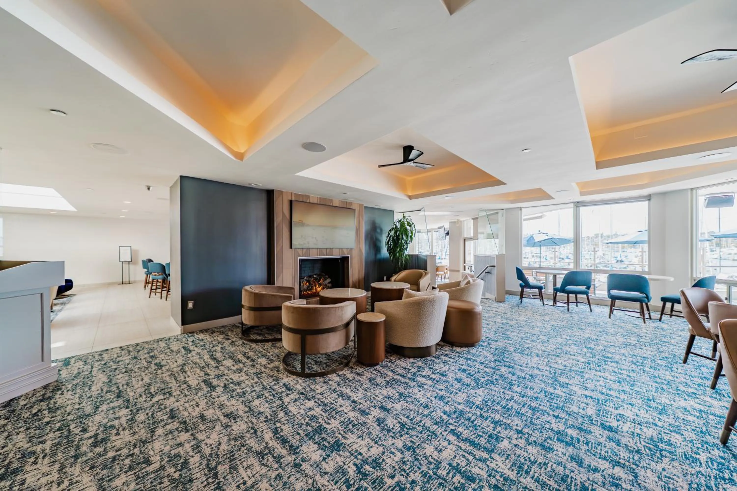 Restaurant/places to eat in Bay Club Hotel and Marina