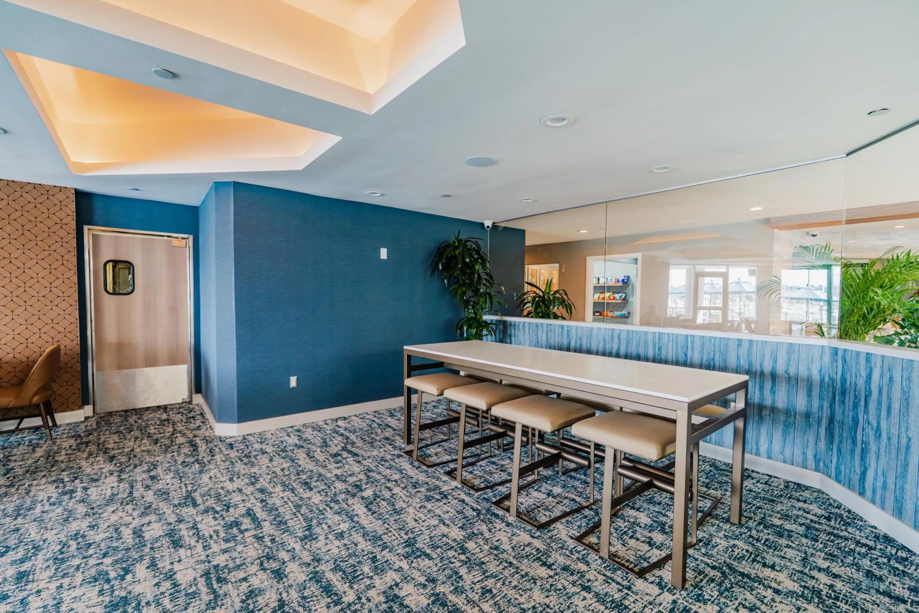 Restaurant/places to eat in Bay Club Hotel and Marina