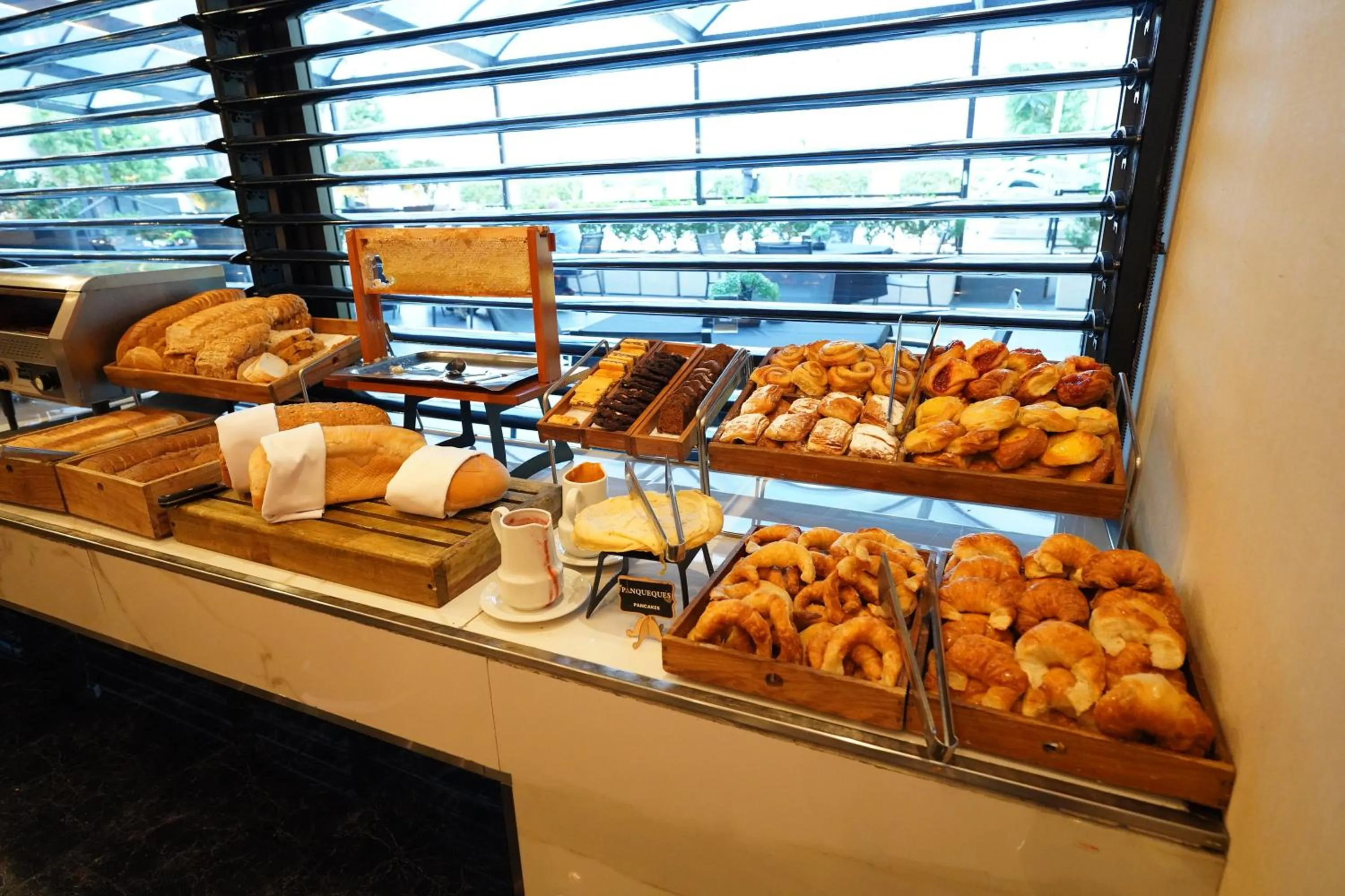 Restaurant/places to eat in Regal Pacific Puerto Madero