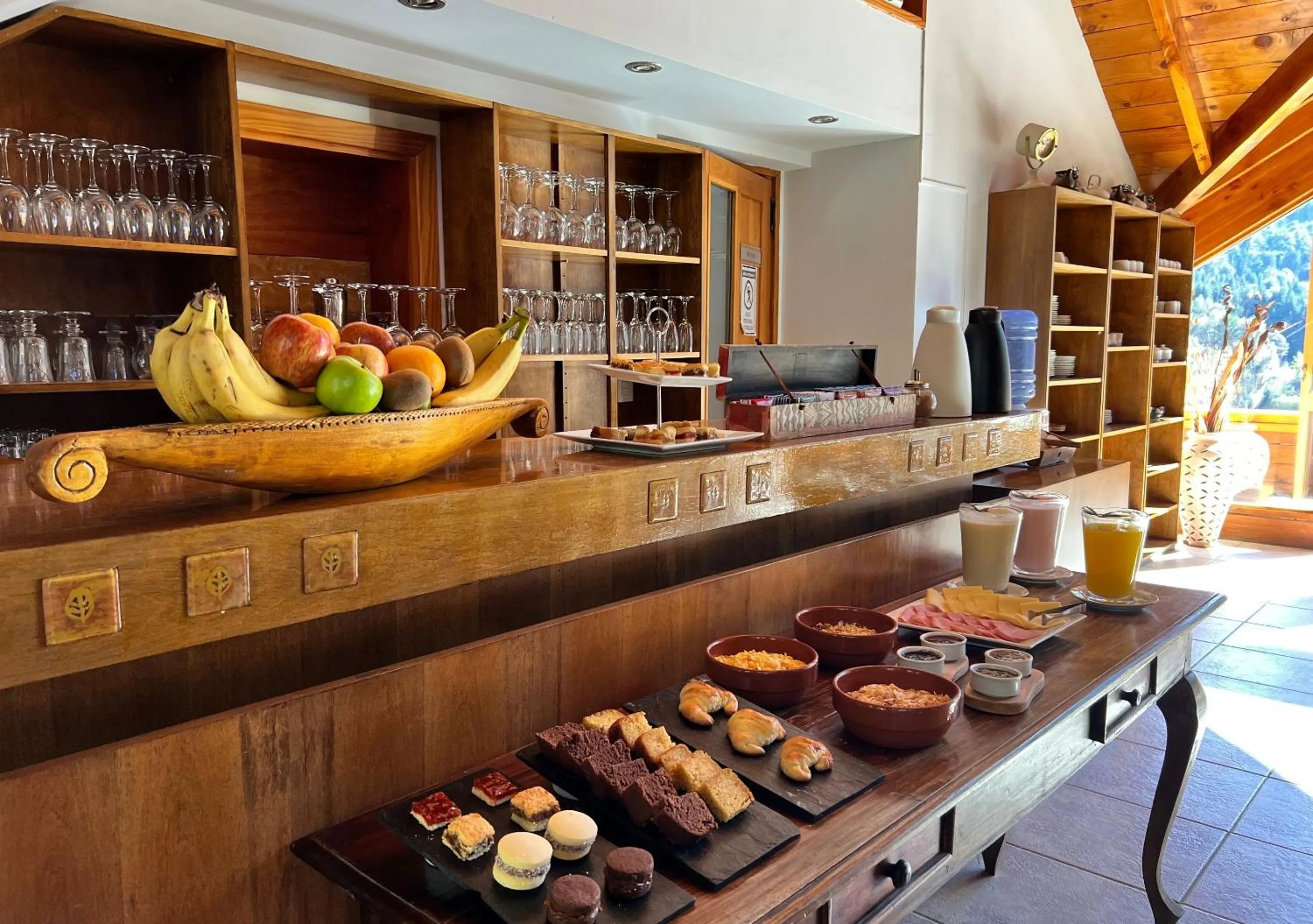 Buffet breakfast in El Muelle by DOT Boutique