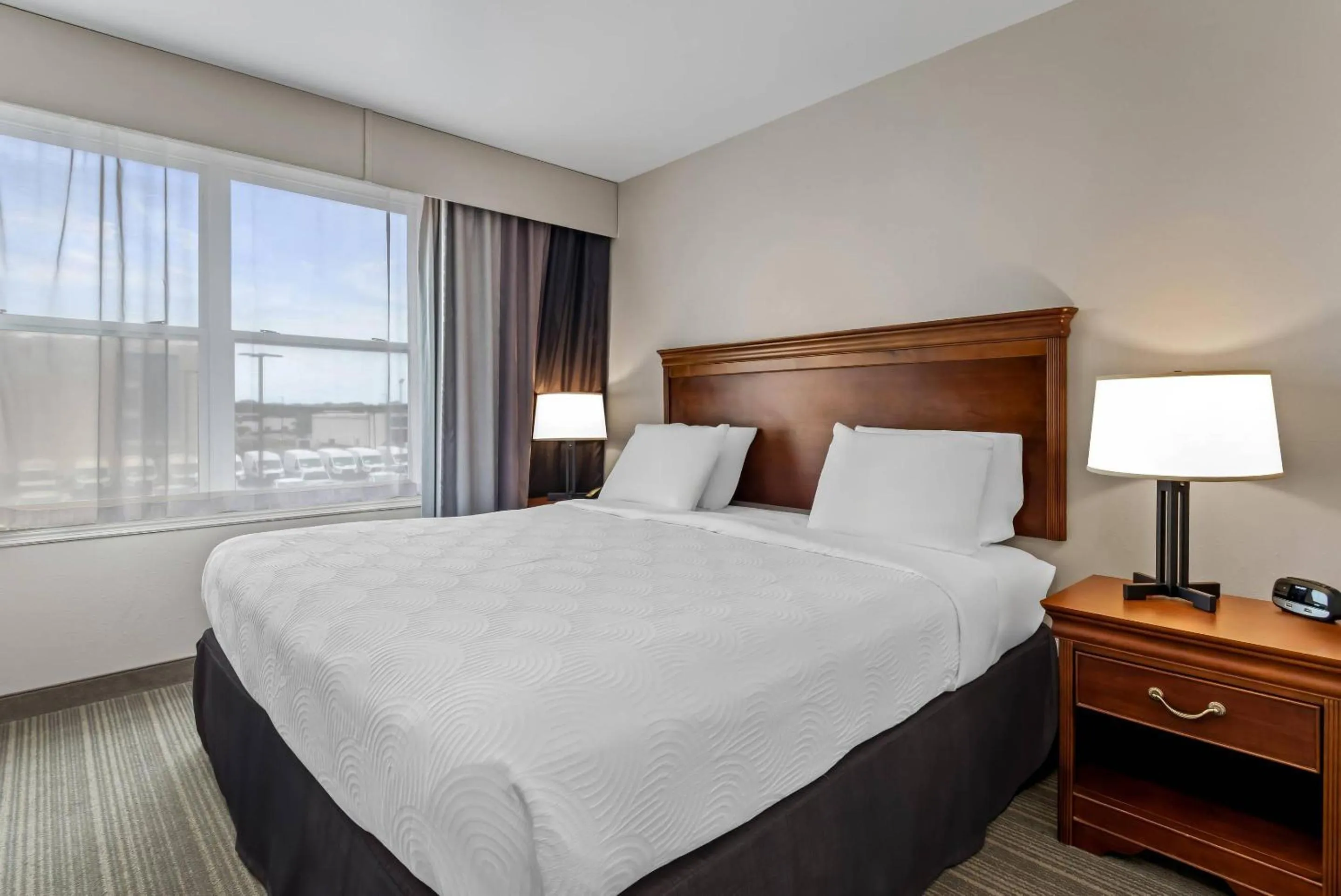Bedroom, Bed in Country Inn & Suites by Radisson, Chambersburg, PA