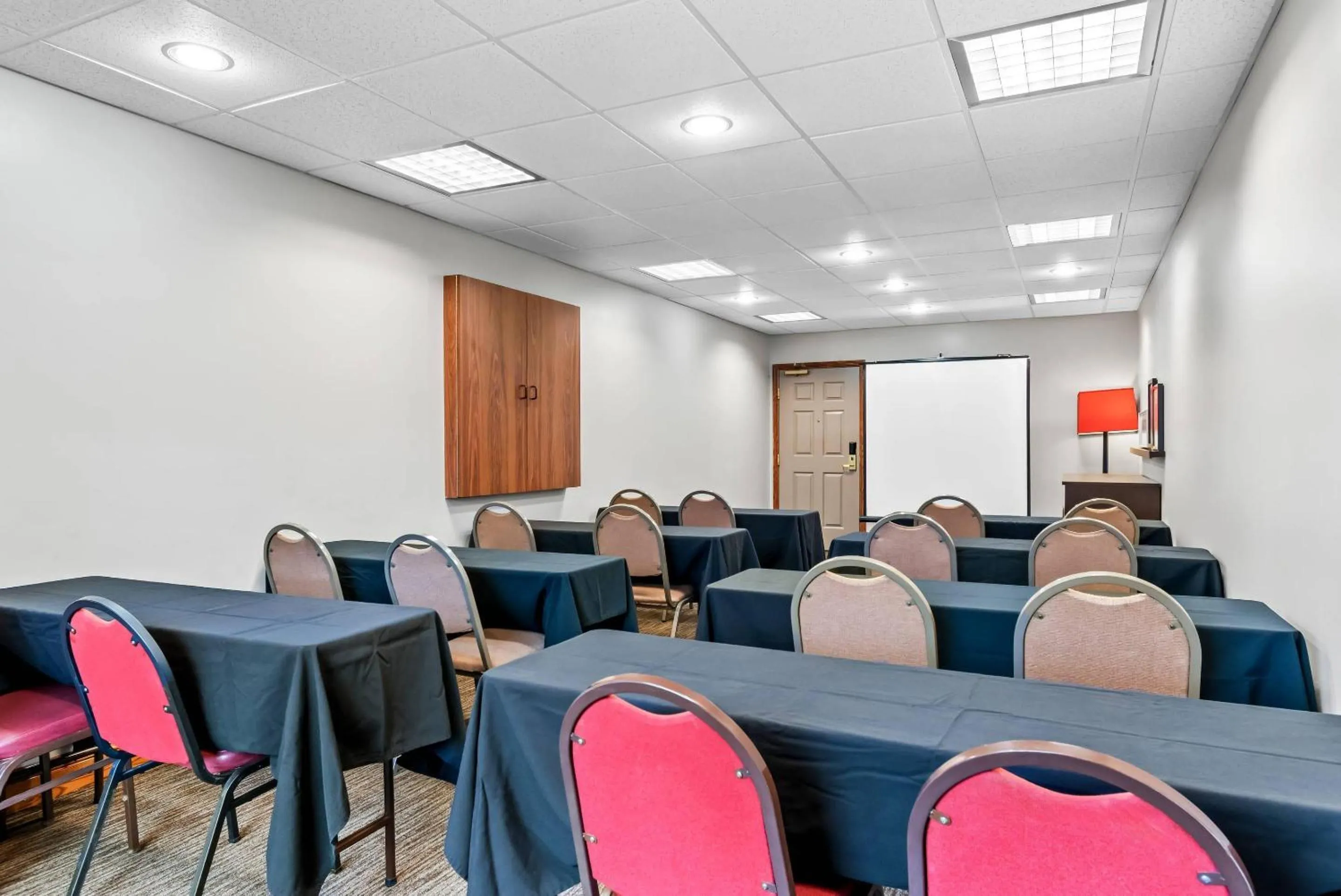 Meeting/conference room in Country Inn & Suites by Radisson, Chambersburg, PA