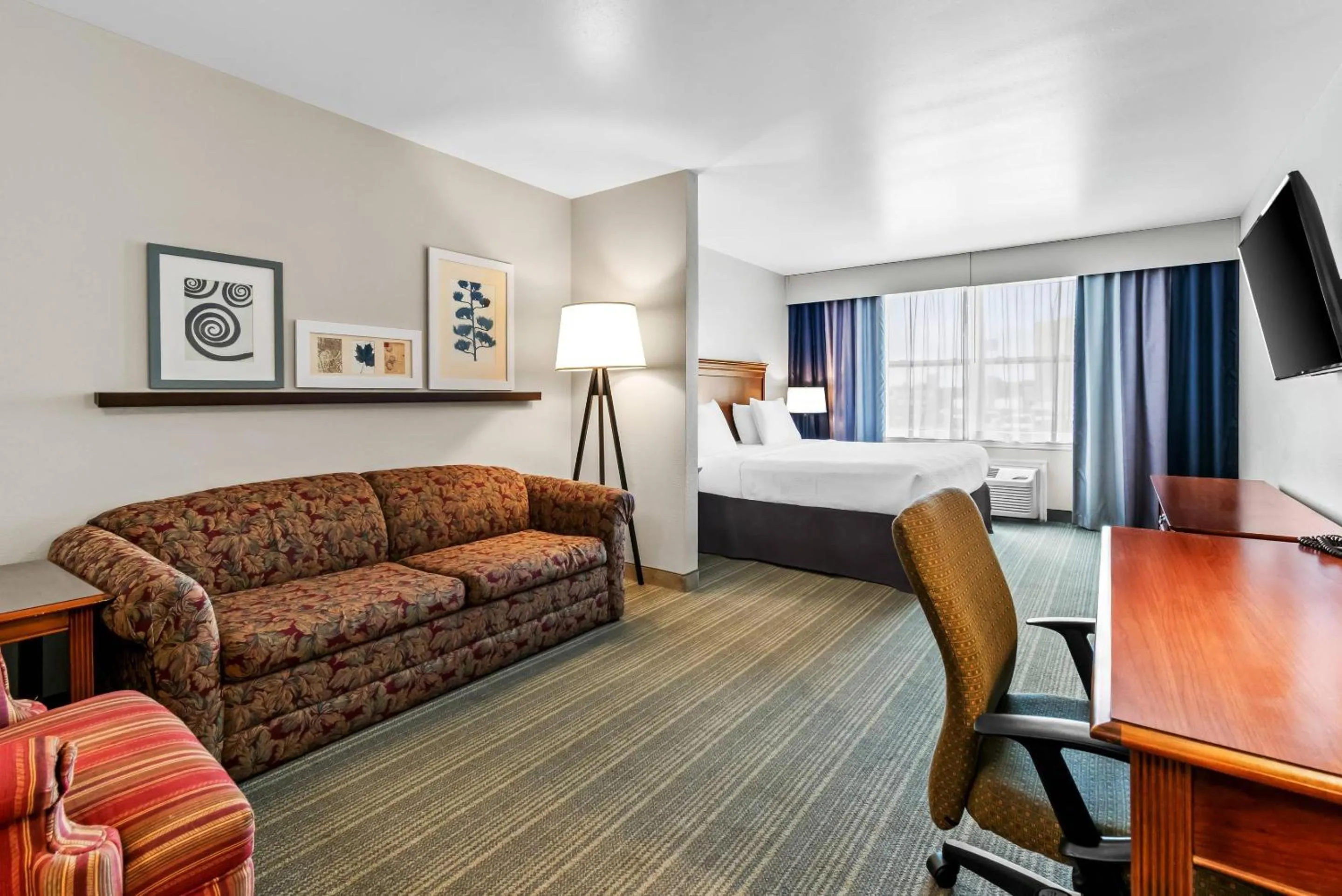 Bedroom, Bed in Country Inn & Suites by Radisson, Chambersburg, PA