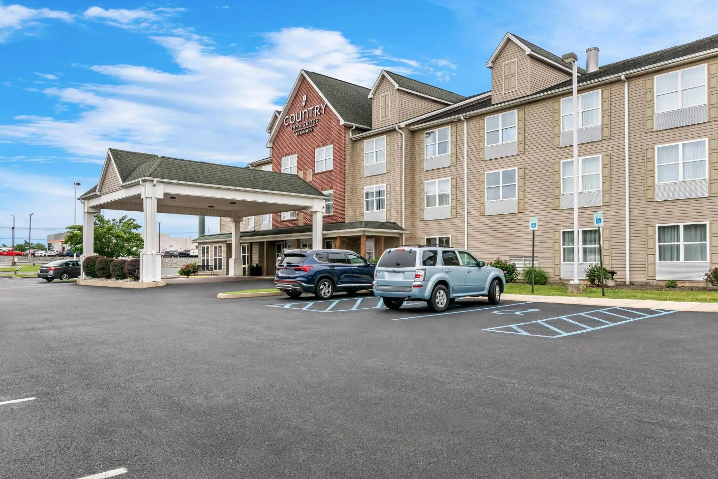 Property building in Country Inn & Suites by Radisson, Chambersburg, PA