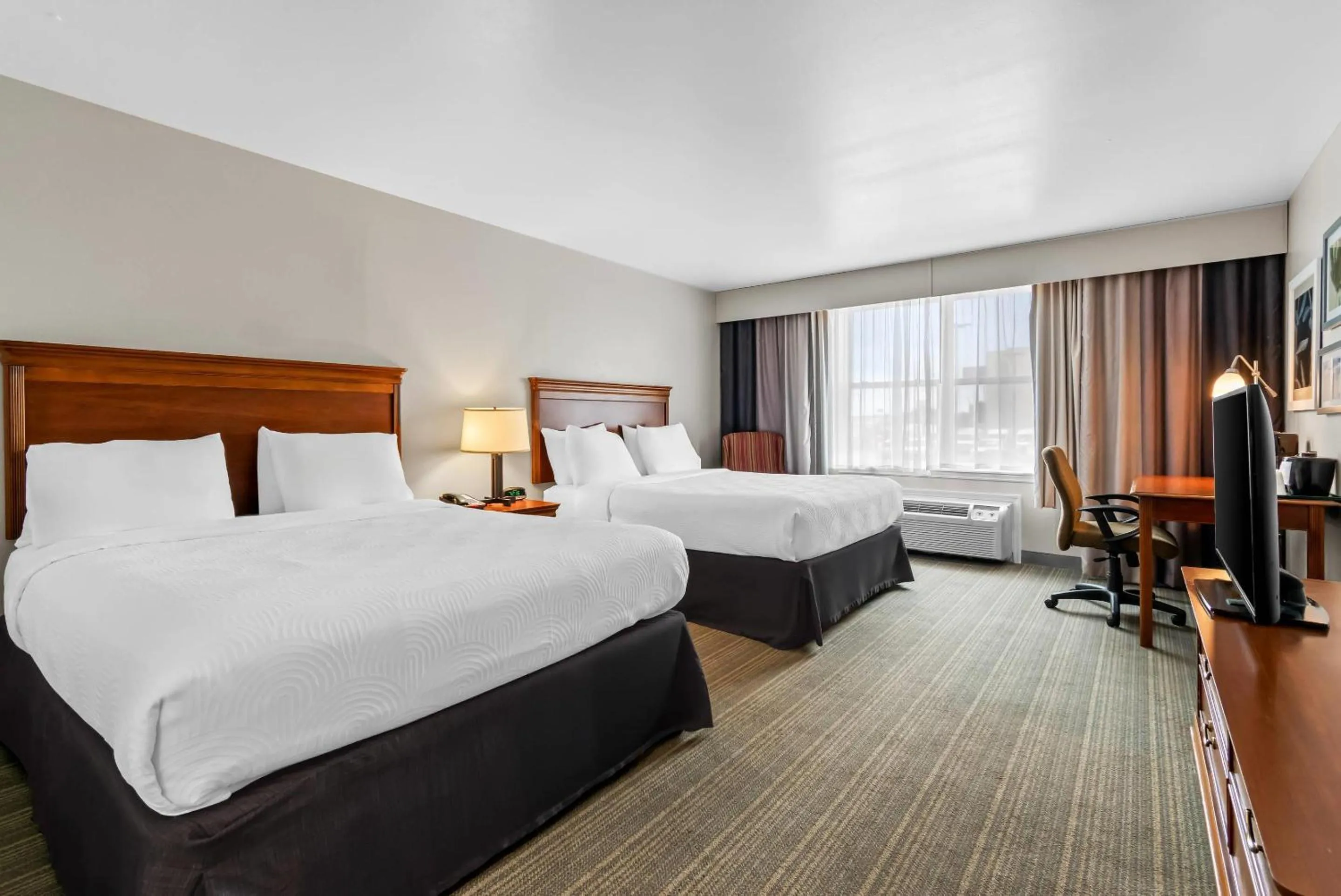 Bedroom, Bed in Country Inn & Suites by Radisson, Chambersburg, PA