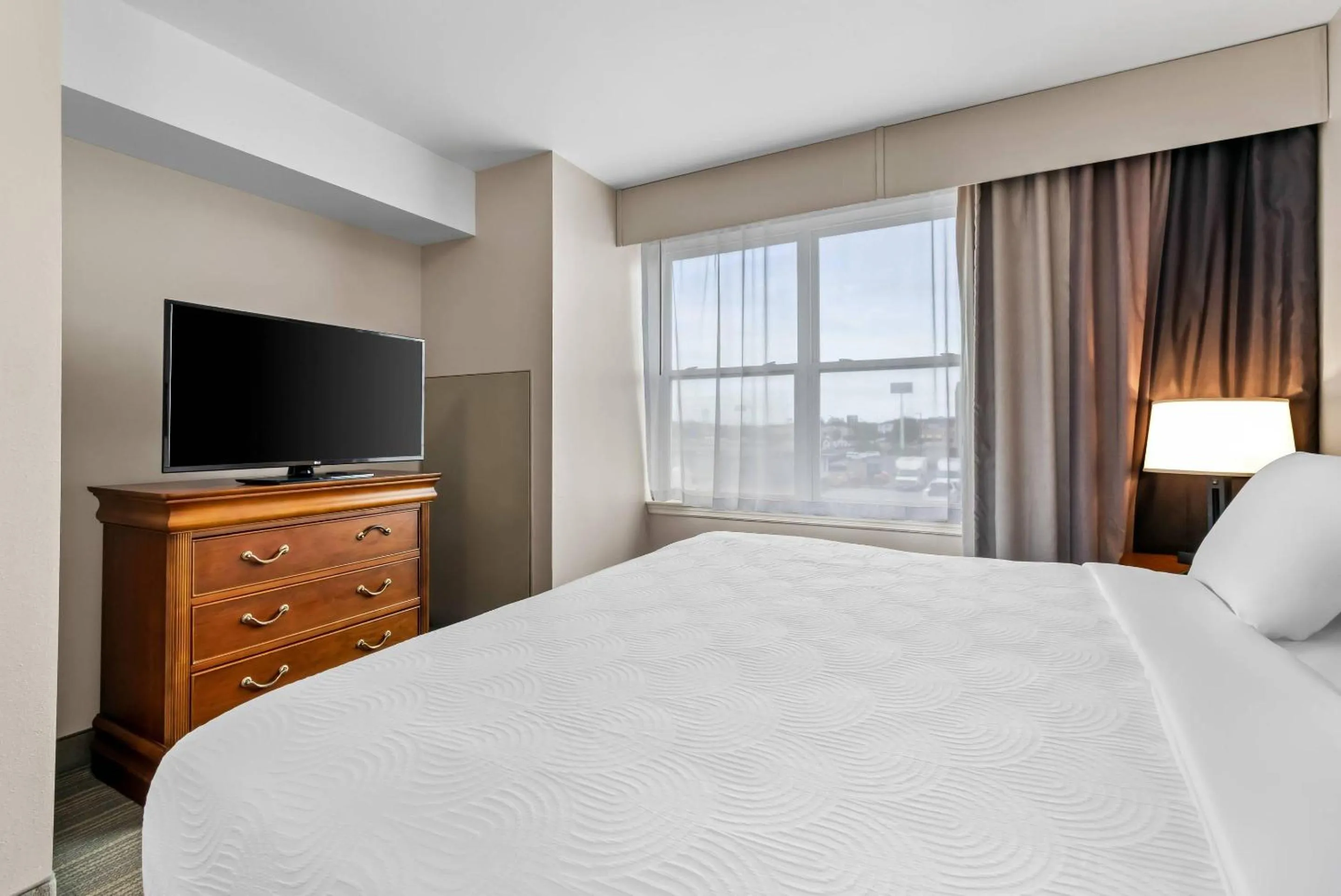 Bedroom, Bed in Country Inn & Suites by Radisson, Chambersburg, PA