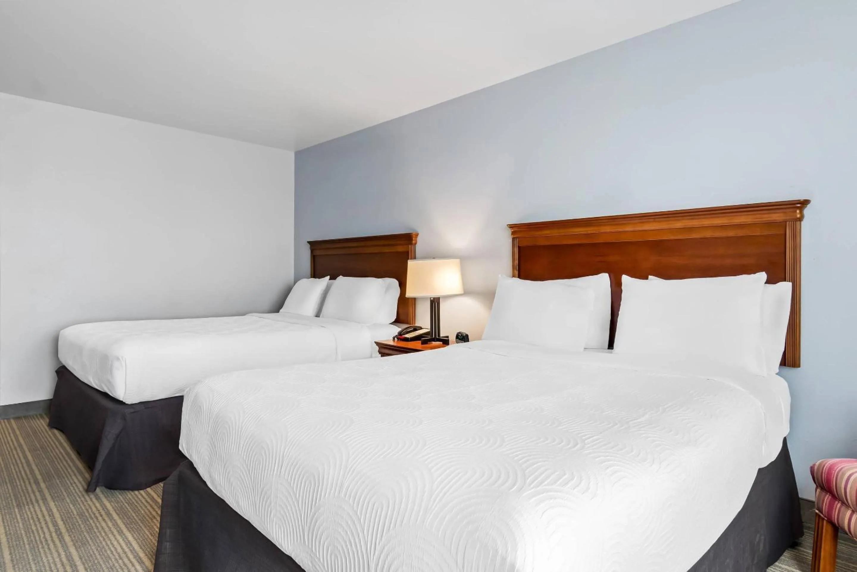 Bedroom, Bed in Country Inn & Suites by Radisson, Chambersburg, PA