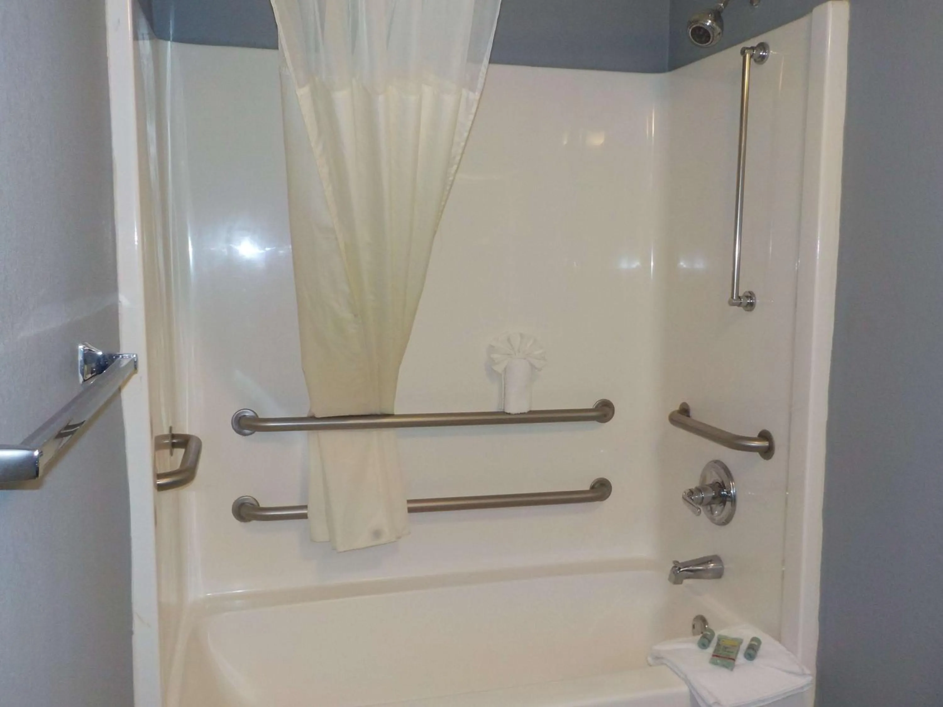 Bathroom in Sonesta Essential Augusta