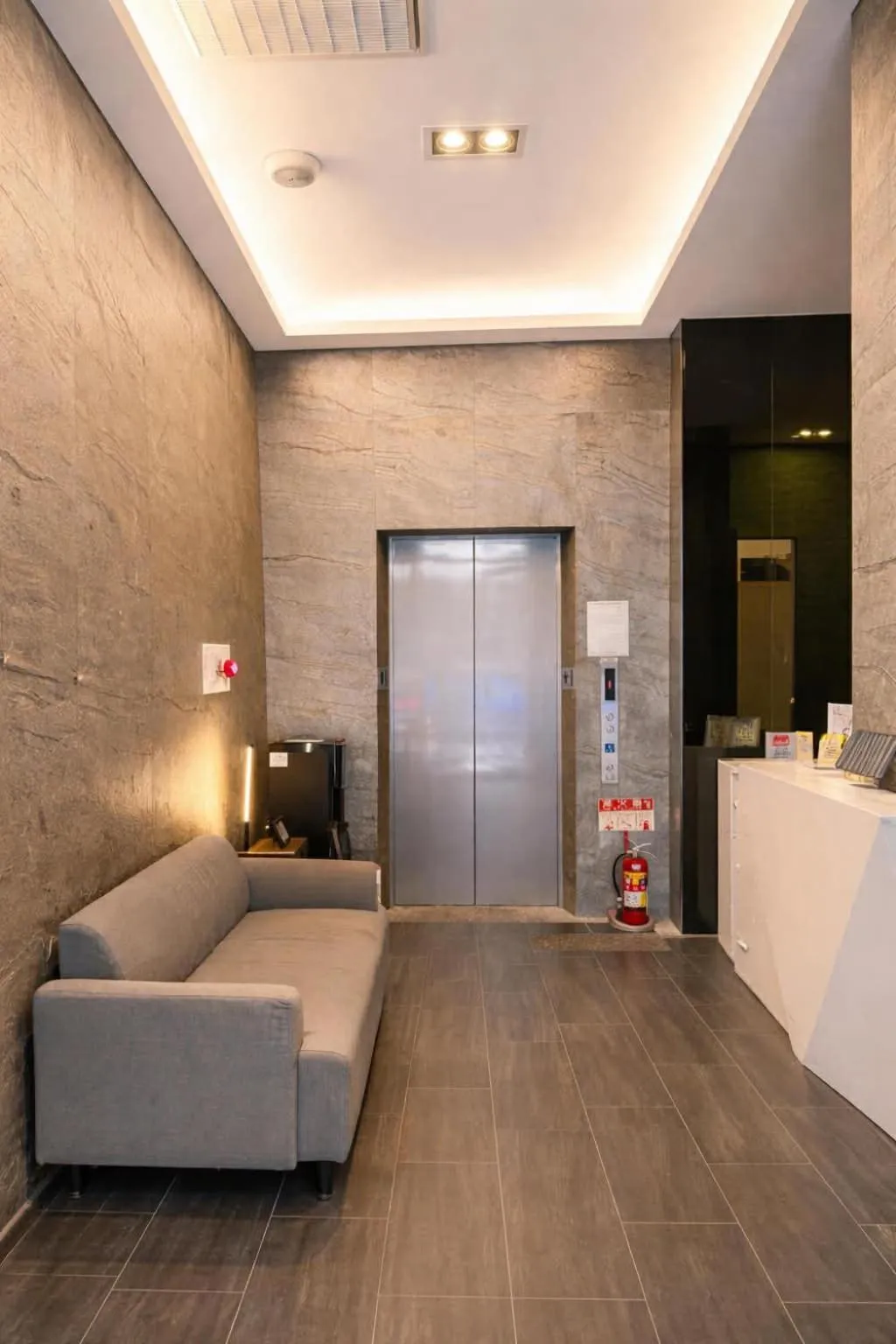 elevator in 逢甲25行館Fengjia 25 Hotel