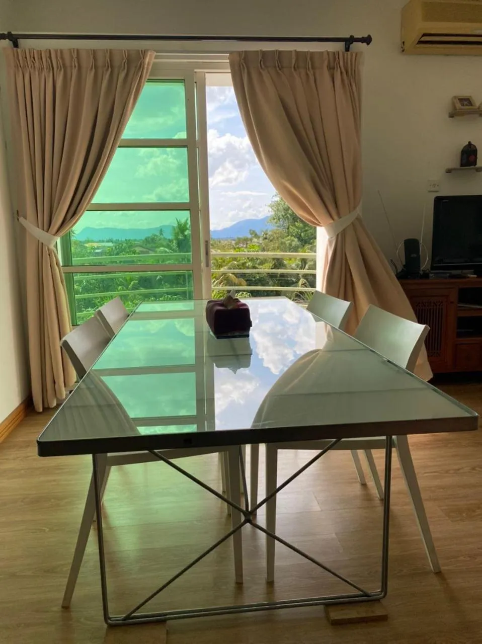 Dining area in Wesberly Apartments
