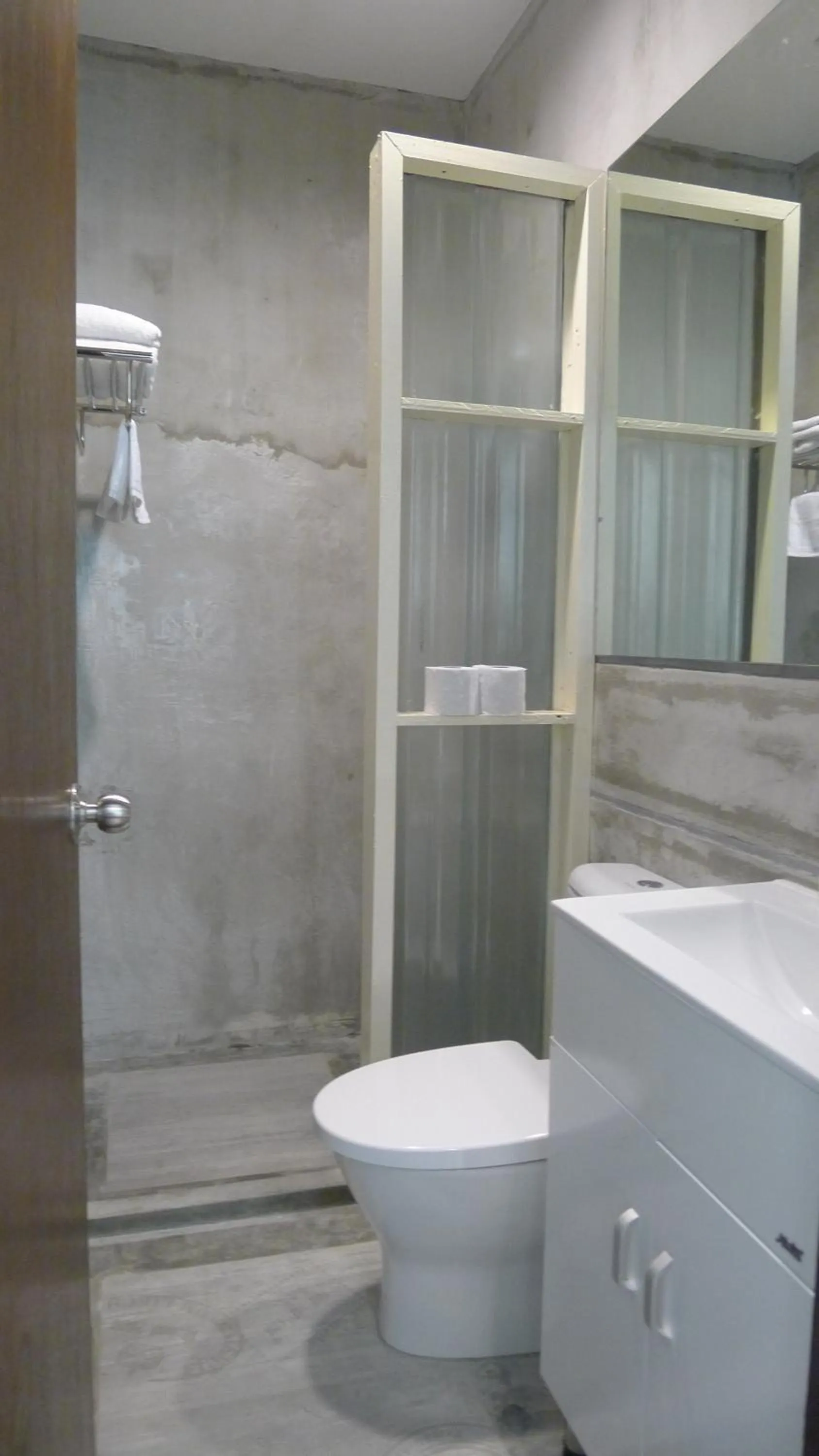 Shower in Wesberly Apartments