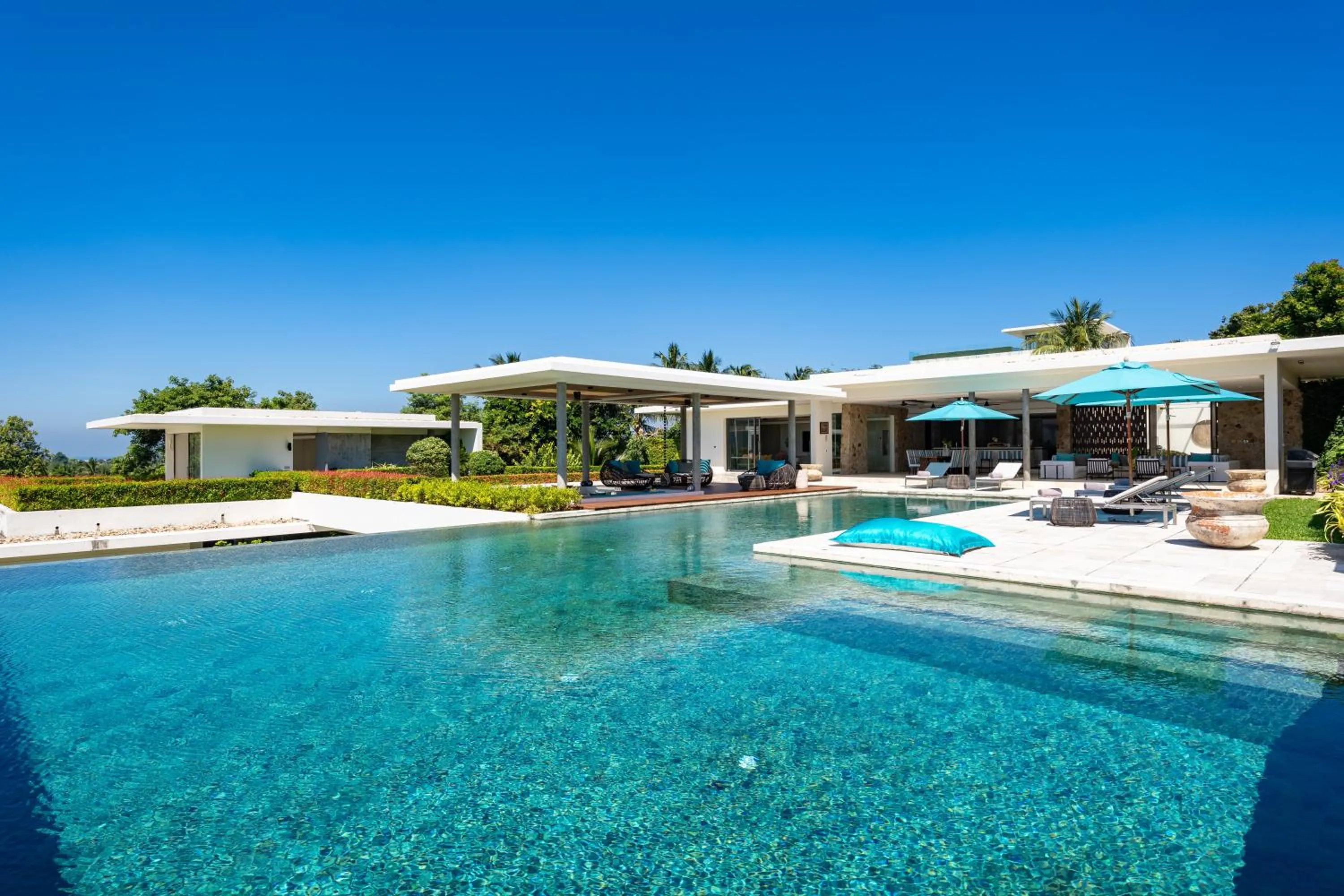 Swimming pool in Samujana Villas
