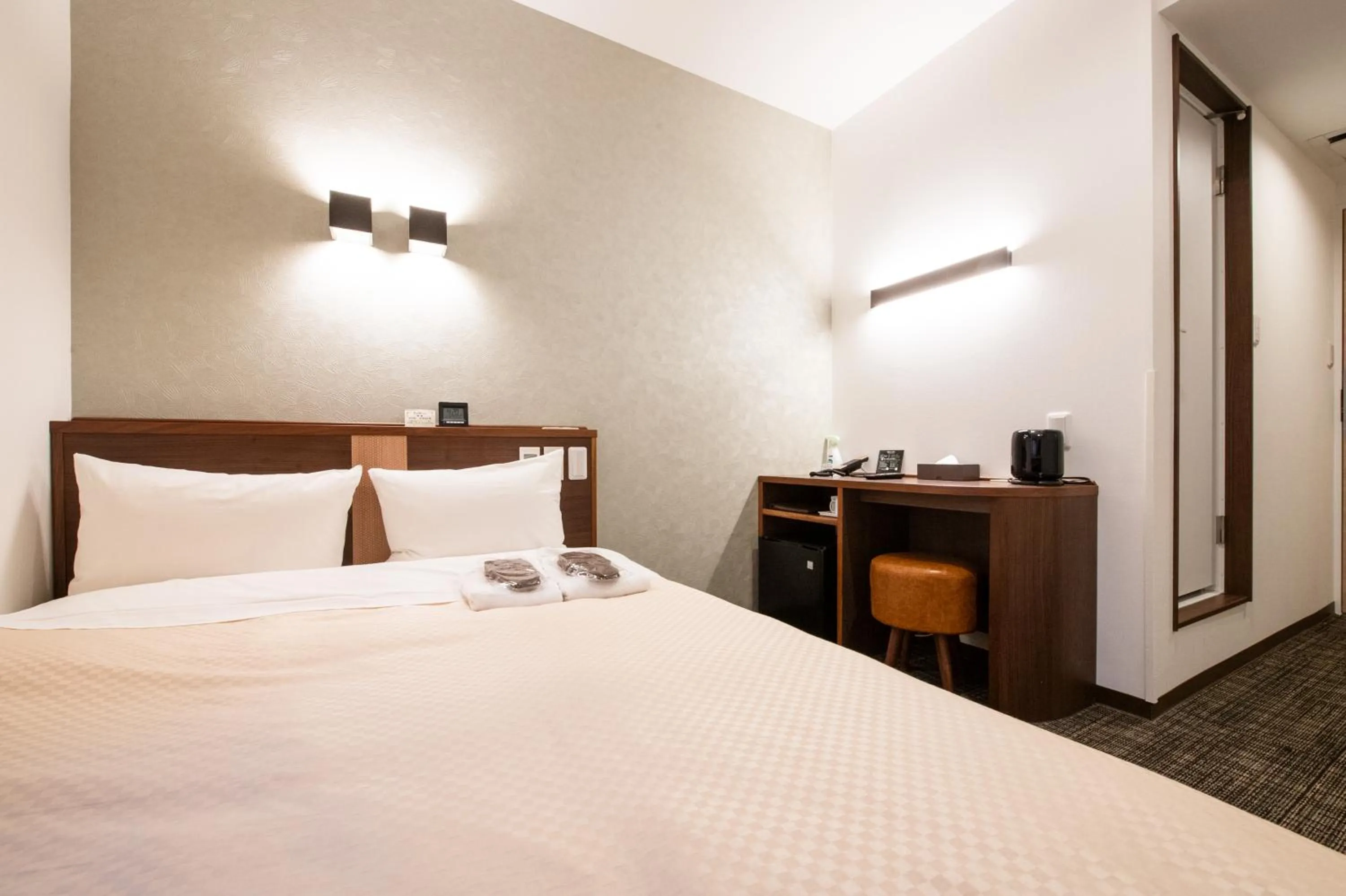 Photo of the whole room, Bed in Ueno First City Hotel