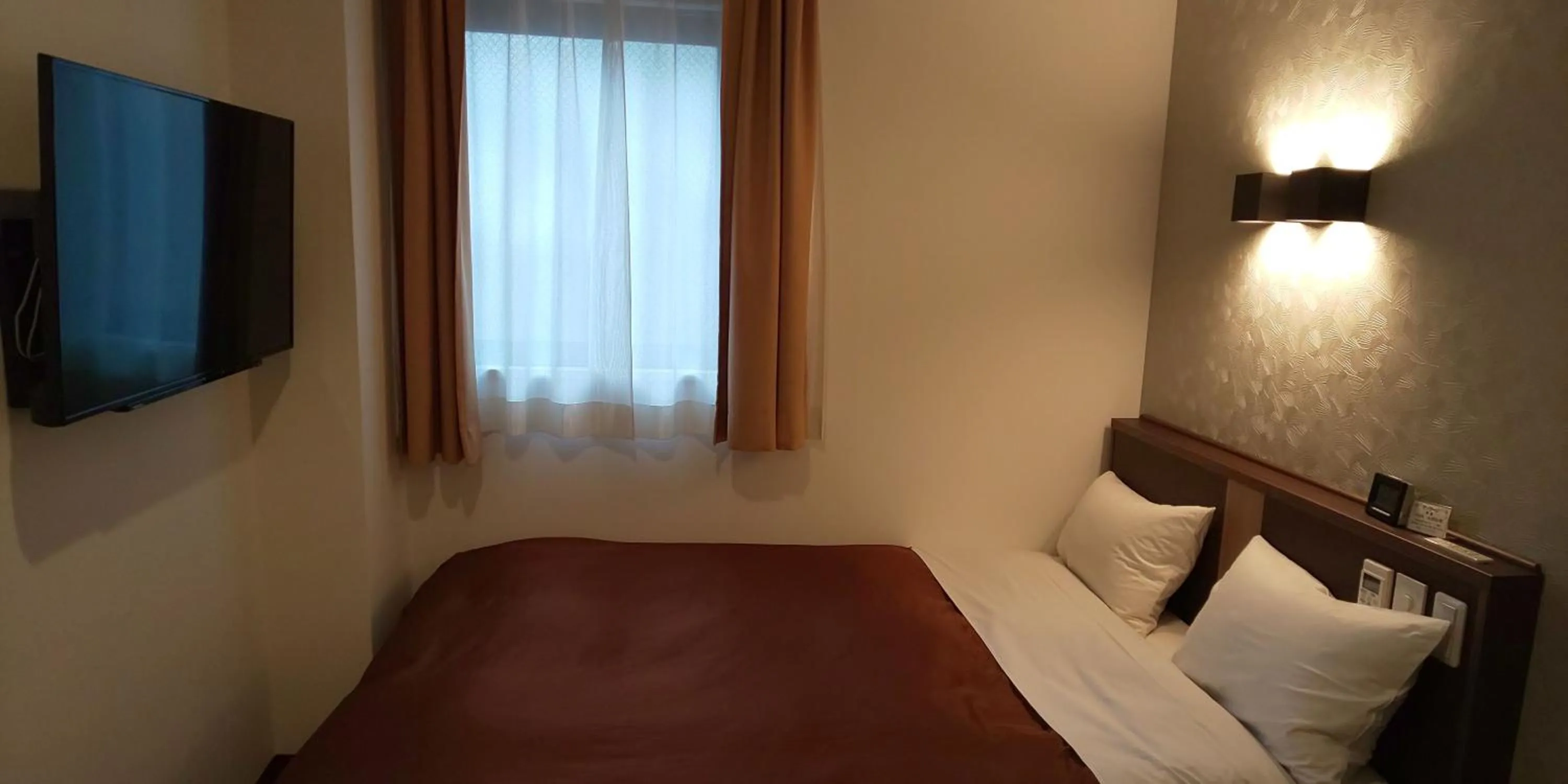 Photo of the whole room, Bed in Ueno First City Hotel