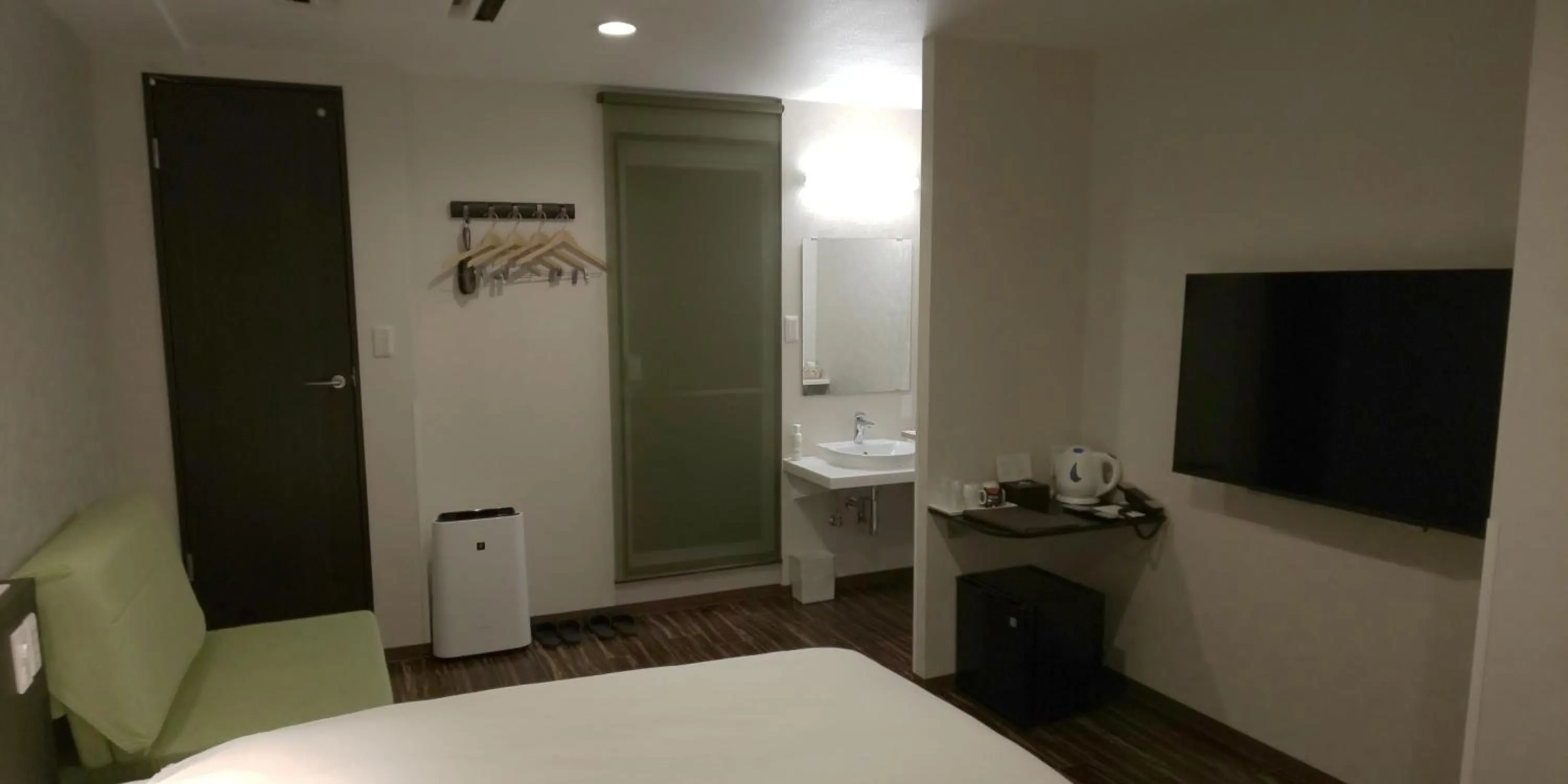 TV and multimedia, Bed in Ueno First City Hotel