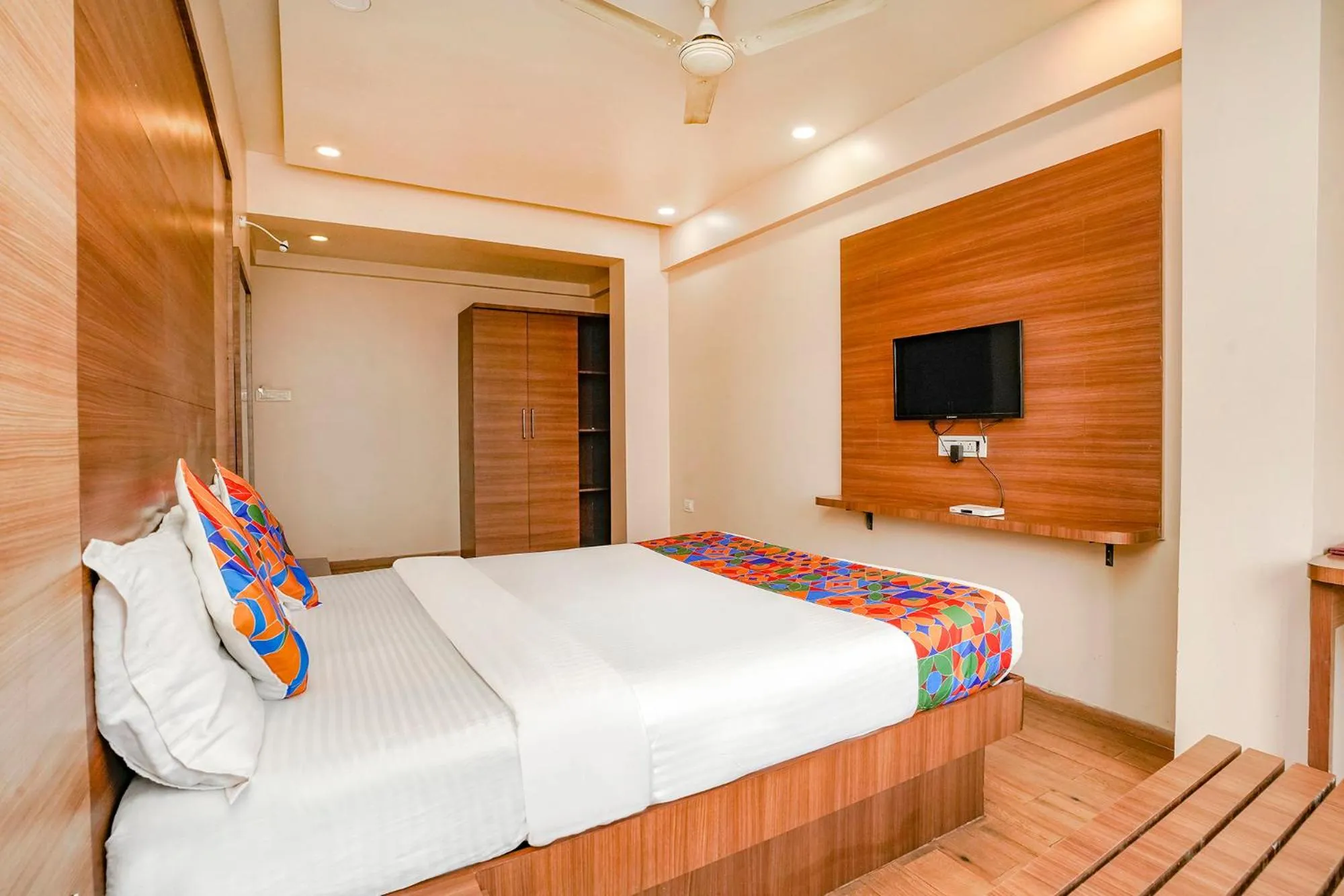 Communal lounge/ TV room in Hotel Mahadev Residency - Dapode, Bhiwandi