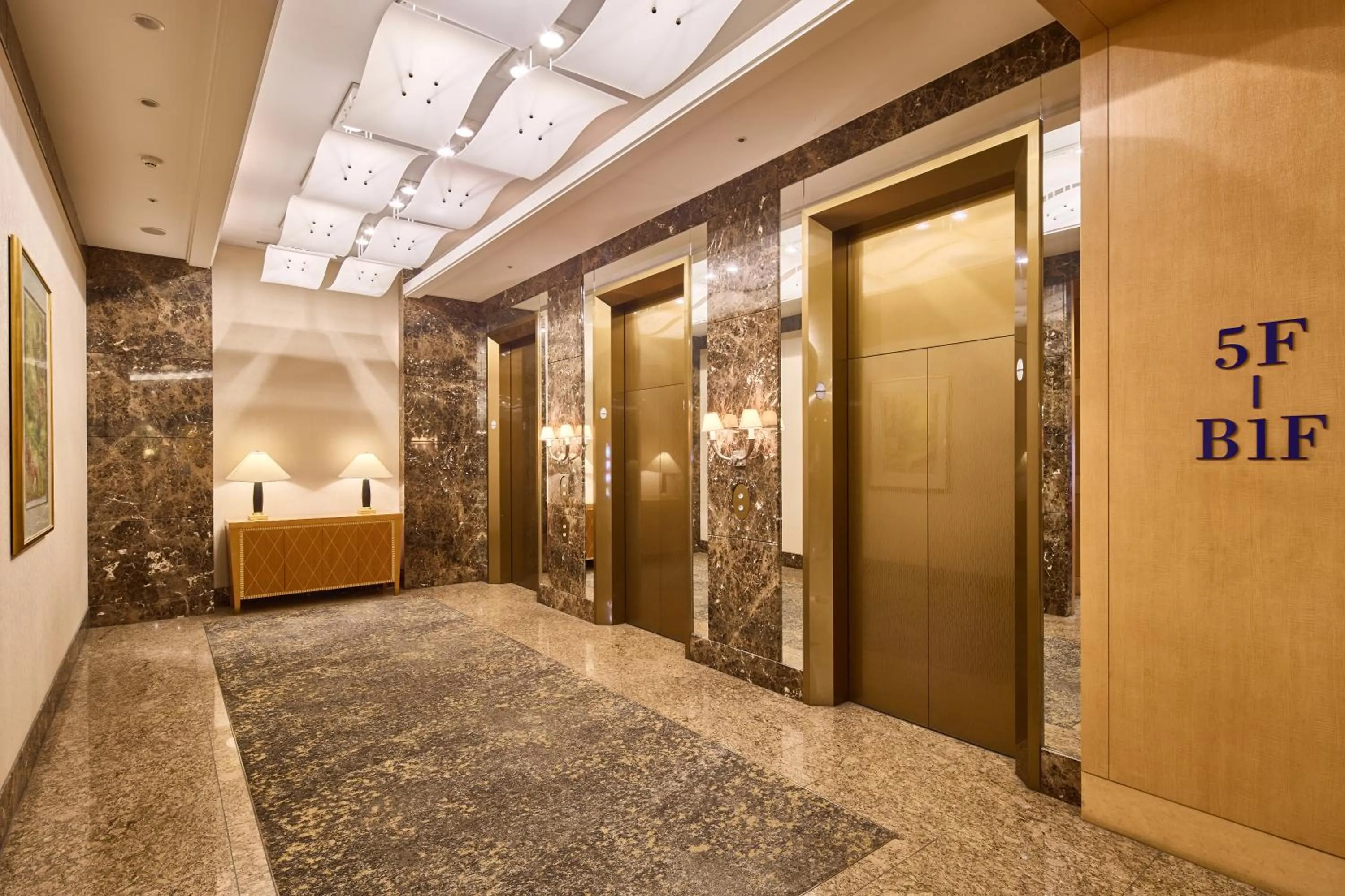 elevator in Grand Park Otaru