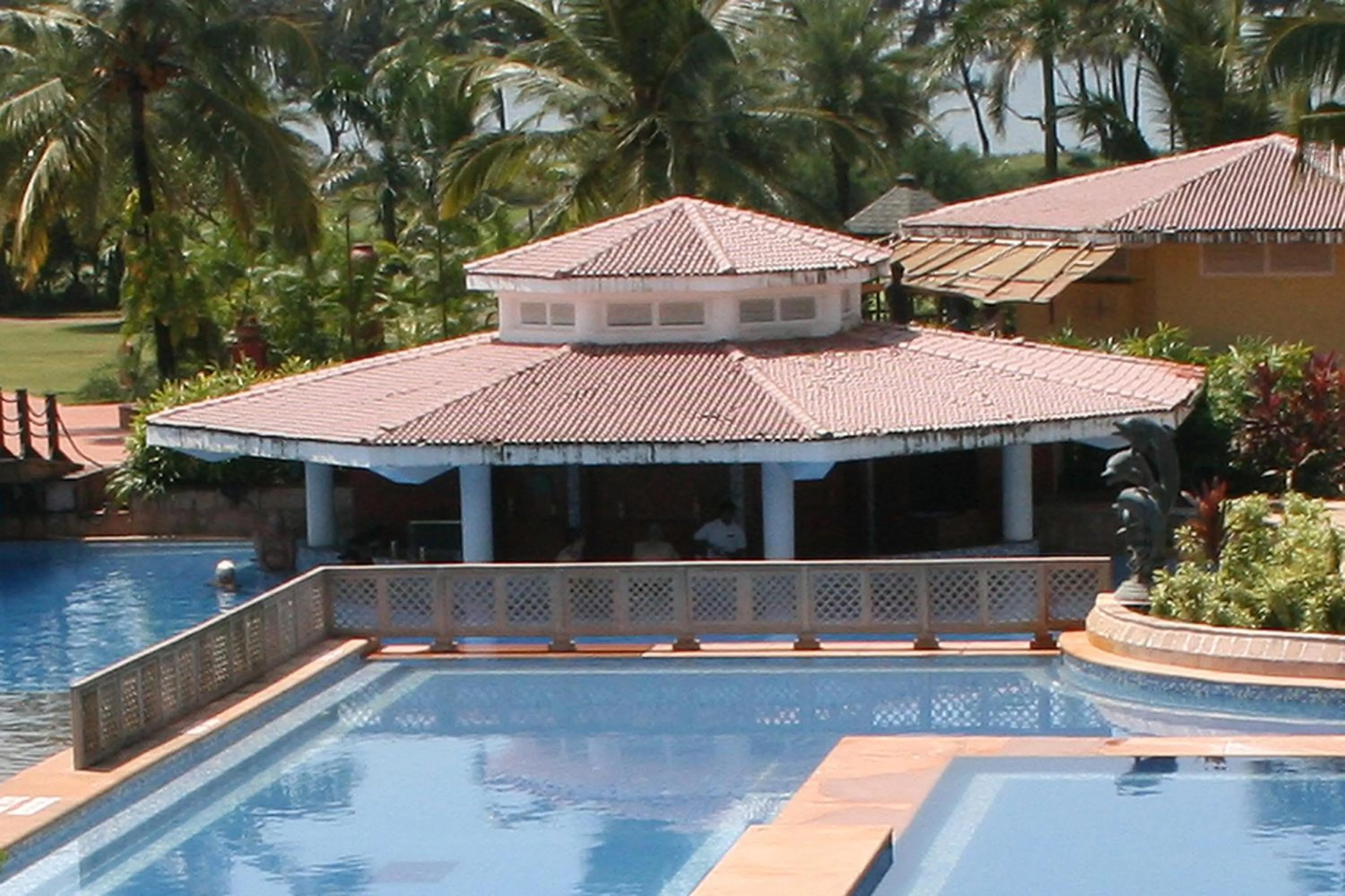 Swimming pool in The LaLiT Golf & Spa Resort Goa