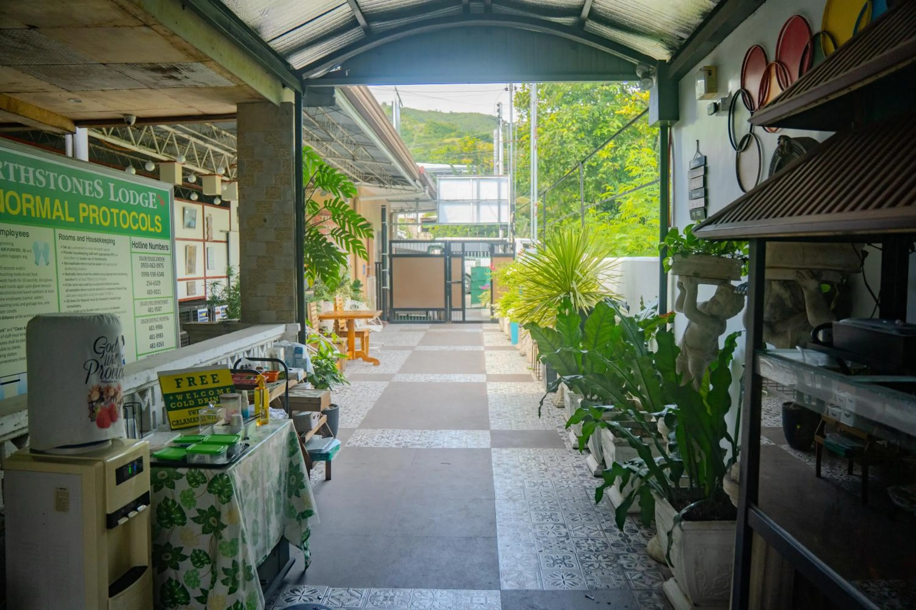 L & M Hearthstones Lodge