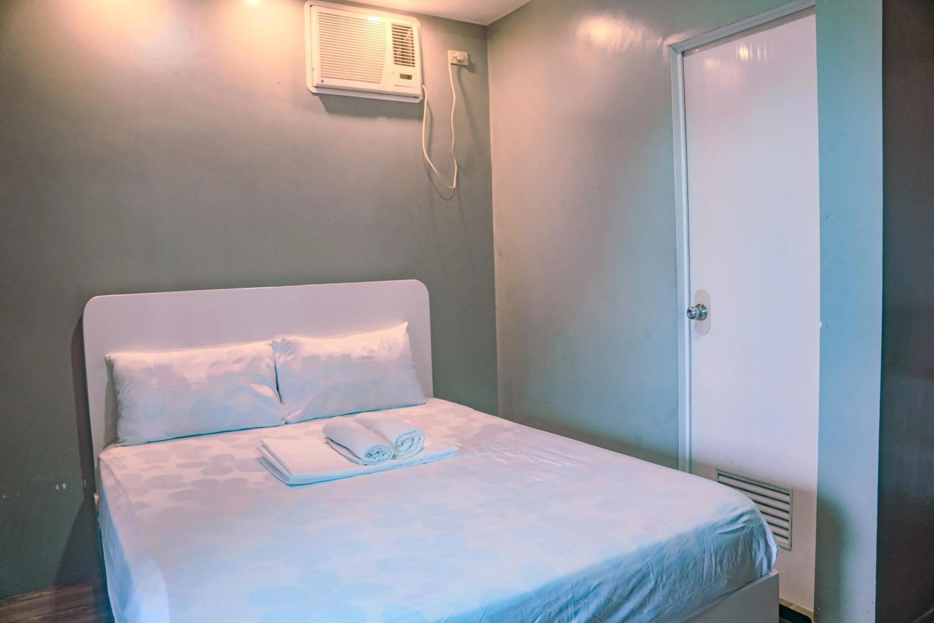 Bed in L & M Hearthstones Lodge